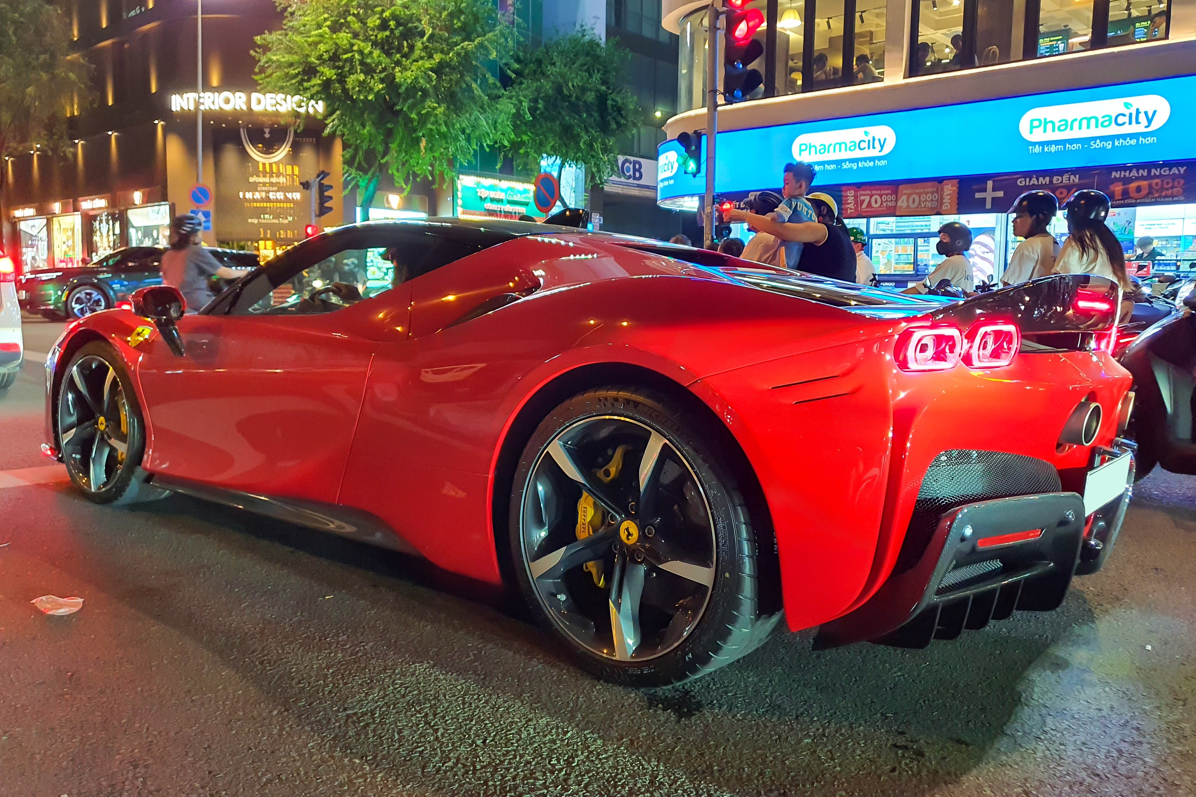 ferrari,  sf90,  sf90 stradale,  sf90 spider,  assetto fiorano,  sf90 assetto fiorano,  viet nam,  bien so anh 4