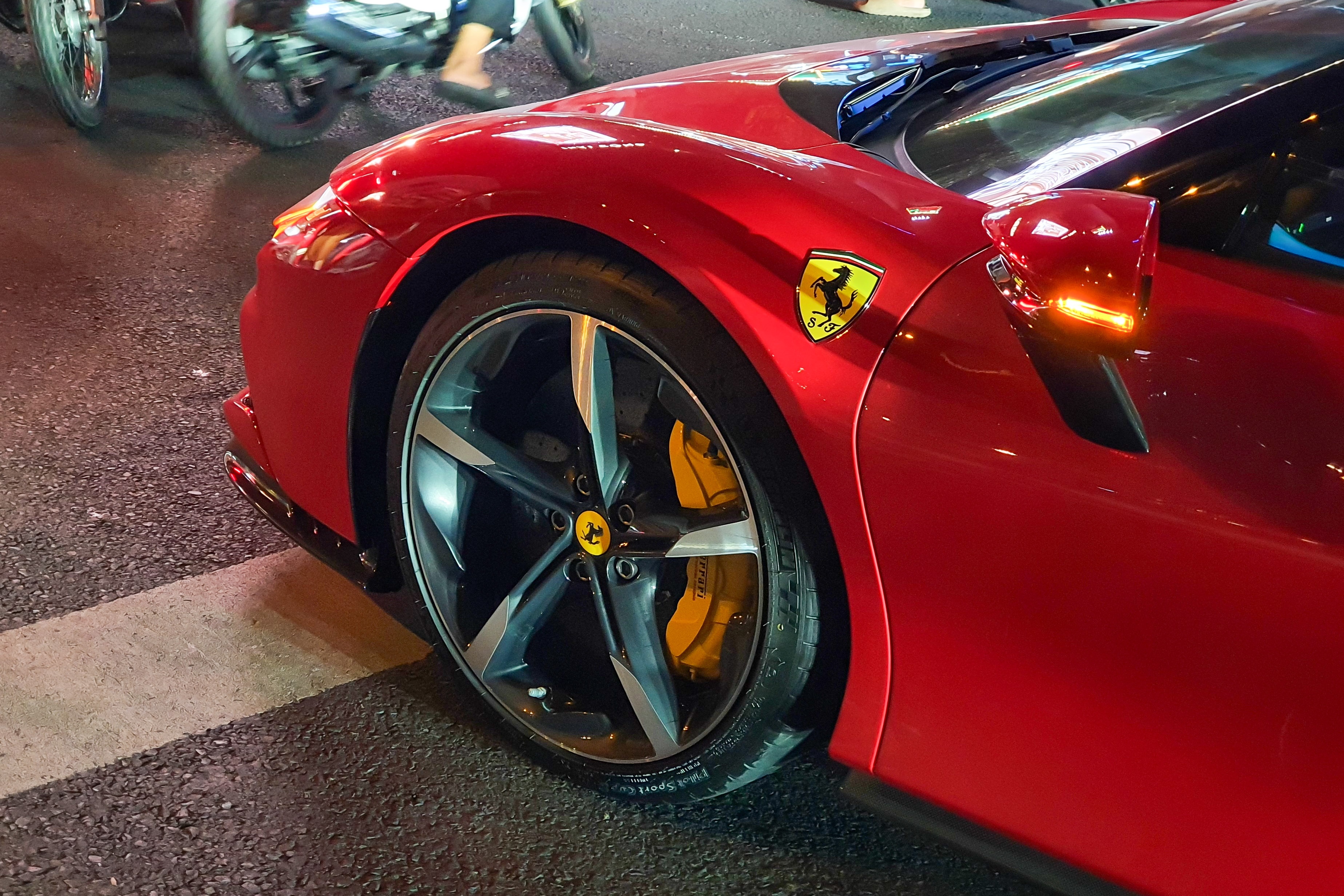 ferrari,  sf90,  sf90 stradale,  sf90 spider,  assetto fiorano,  sf90 assetto fiorano,  viet nam,  bien so anh 6