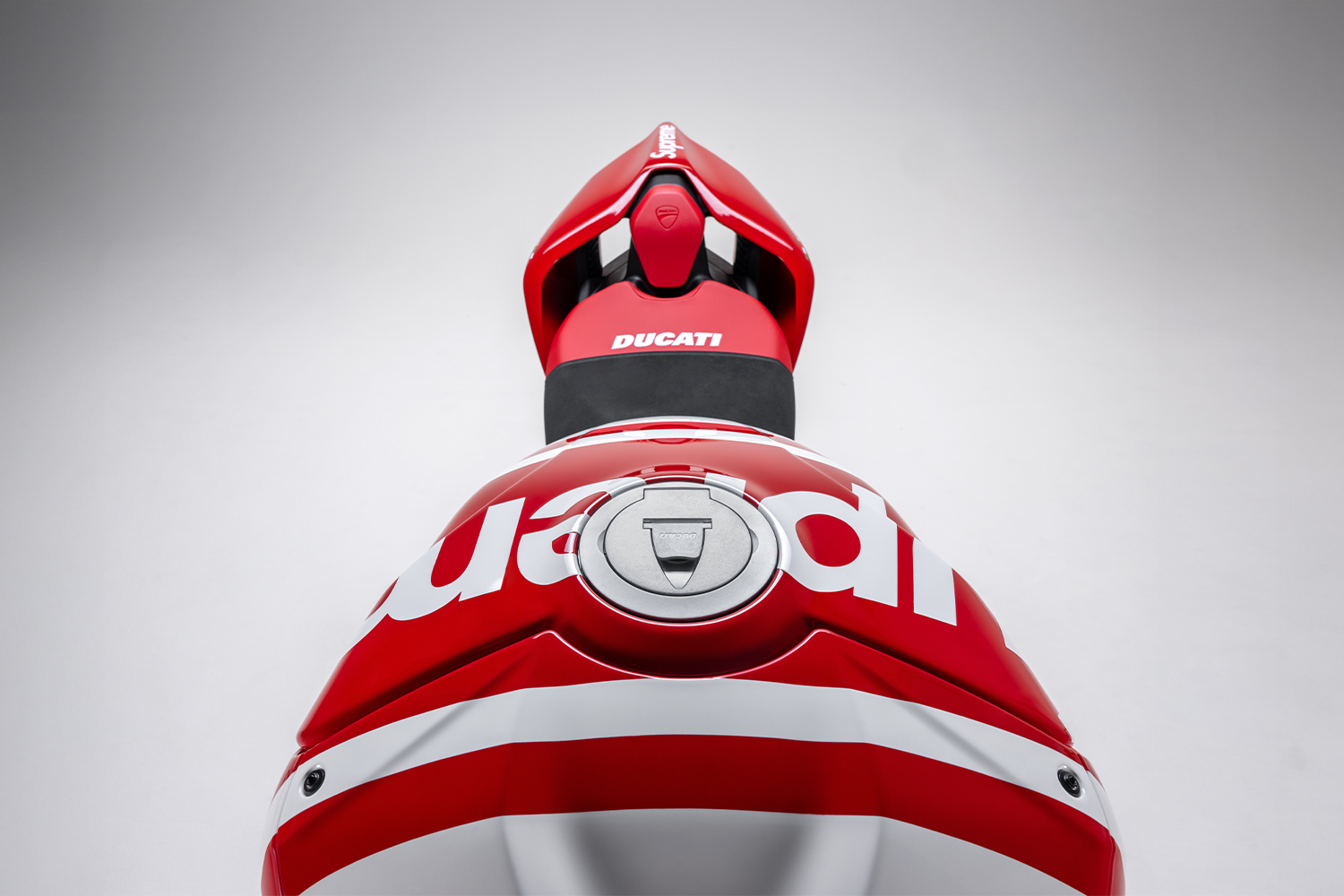 Ducati Streetfighter V4 S Supreme có giá 50.000 USD