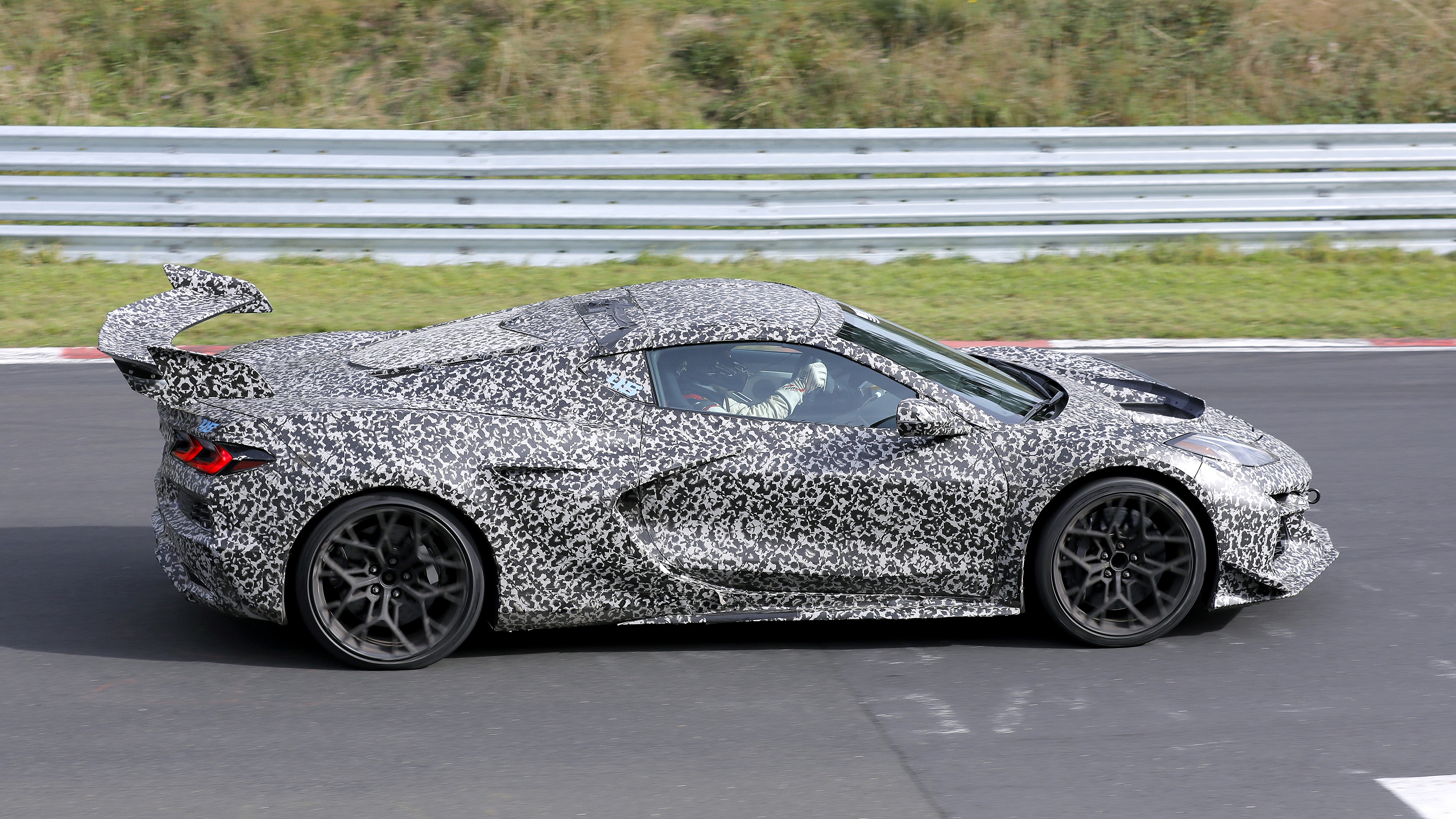 chevrolet,  chevy,  corvette,  z06,  zr1,  hieu nang cao,  v8,  hybrid,  e-ray,  c8 stingray,  c8,  corvette c8 anh 10