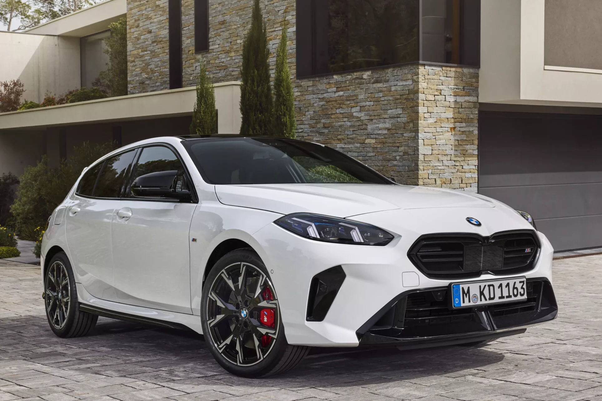 BMW 1 Series the he moi khong con trang bi hop so san hinh anh