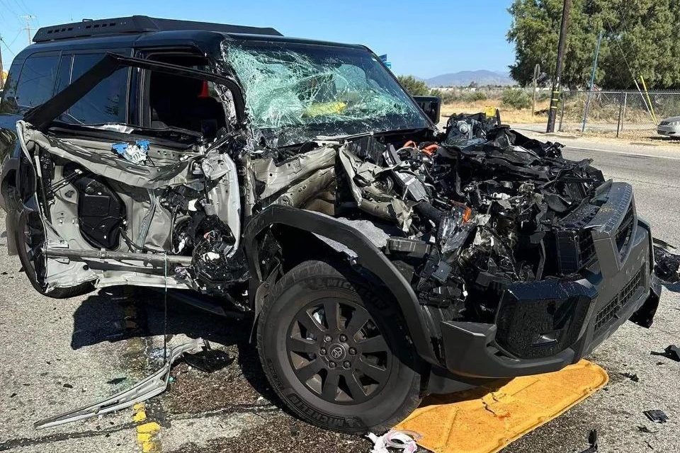 Chiec Toyota Land Cruiser Prado dau tien gap tai nan tai My hinh anh