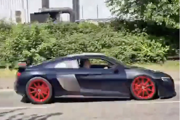 audi,  r8,  r8 v10,  r8 v10 performance,  r8 v10 plus,  sieu xe,  audi r8,  audi r8 v10,  tai nan,  tai nan sieu xe anh 5