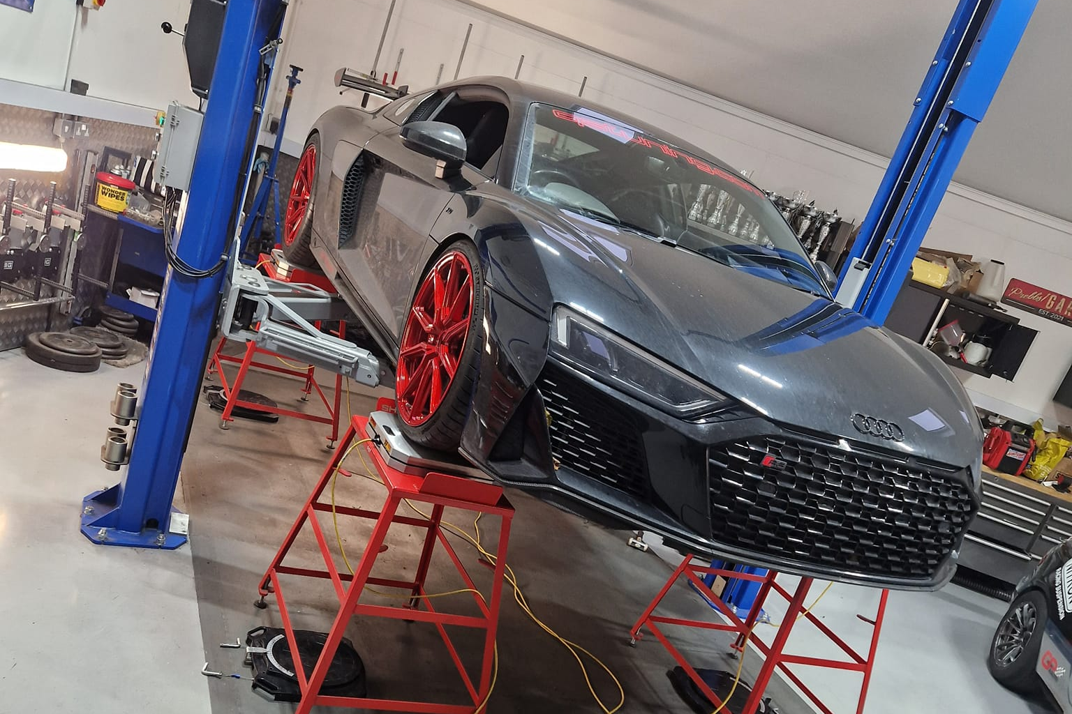 audi,  r8,  r8 v10,  r8 v10 performance,  r8 v10 plus,  sieu xe,  audi r8,  audi r8 v10,  tai nan,  tai nan sieu xe anh 9