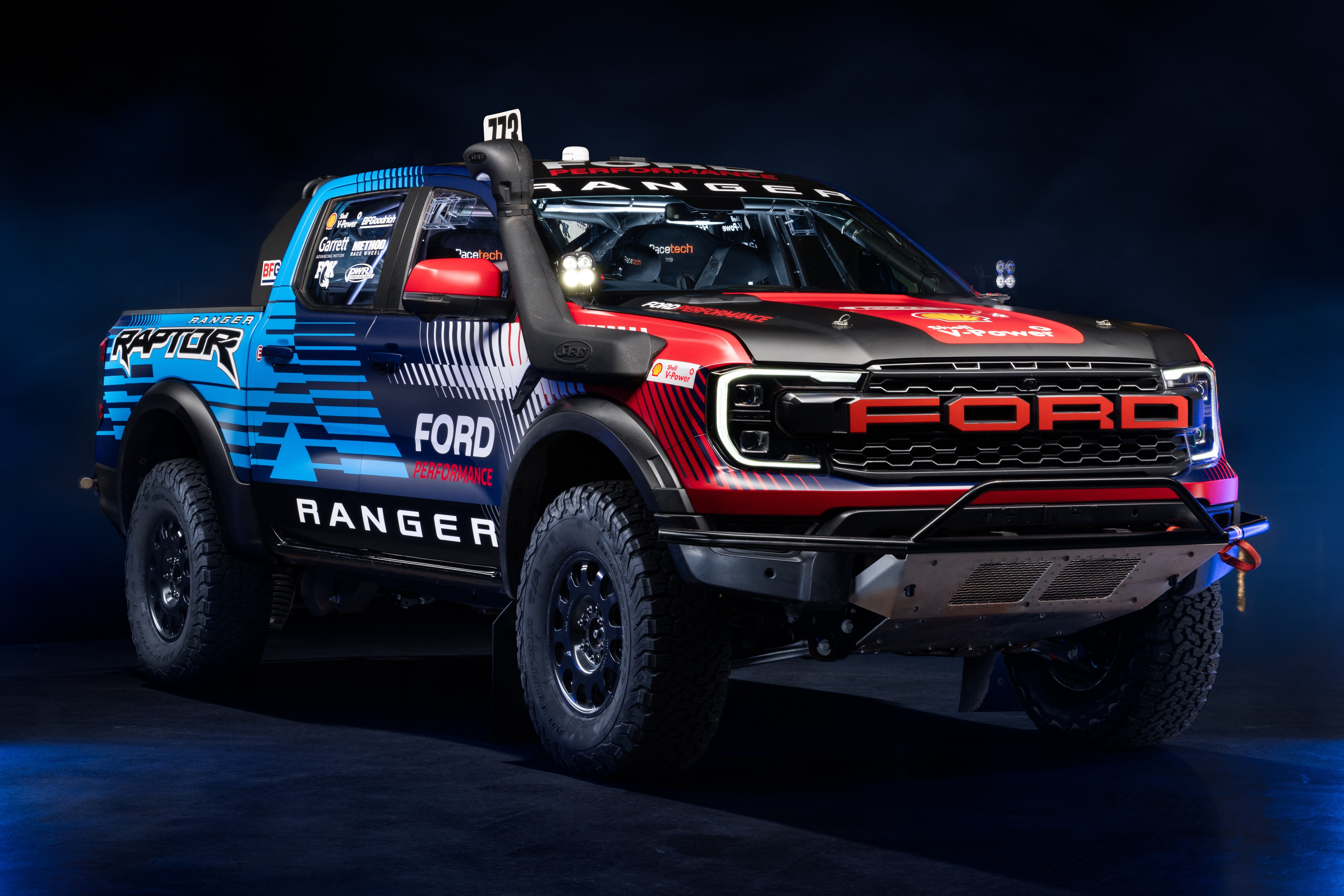 Ford Ranger Raptor lai ve nhat tai giai dua Finke Desert Race 2024 hinh anh