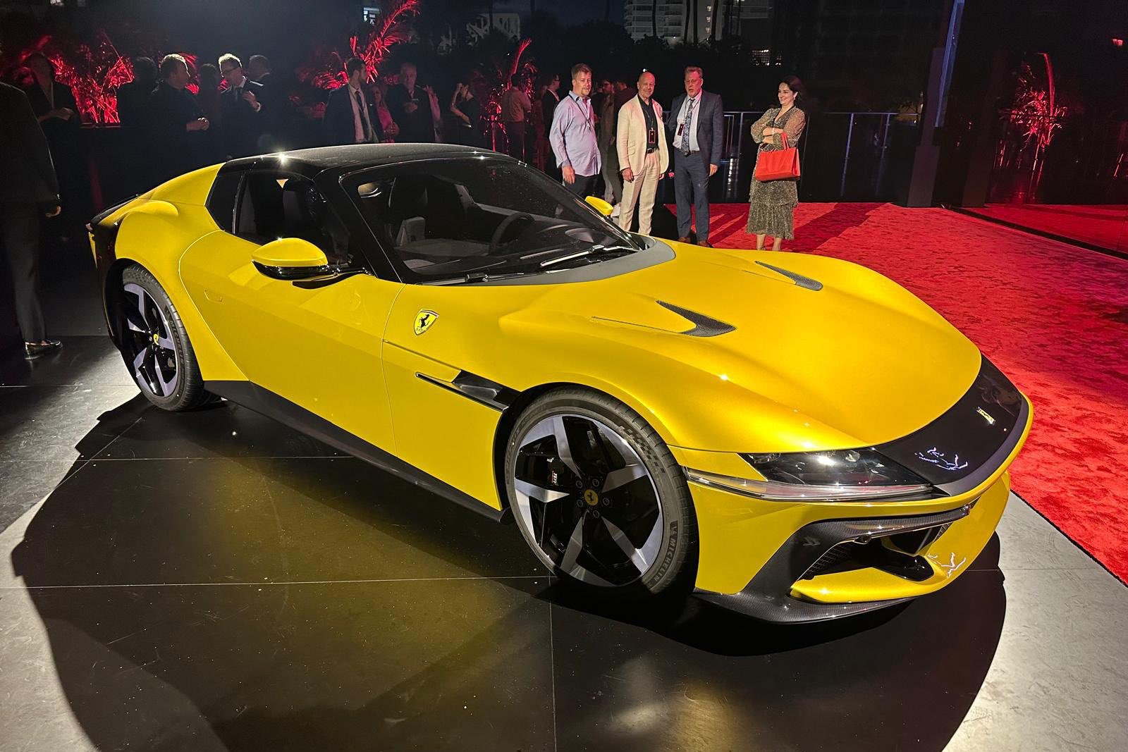 ferrari,  Purosangue,  12Cilindri,  apple carplay,  android auto,  dinh vi,  dinh vi ve tinh,  navigation anh 1