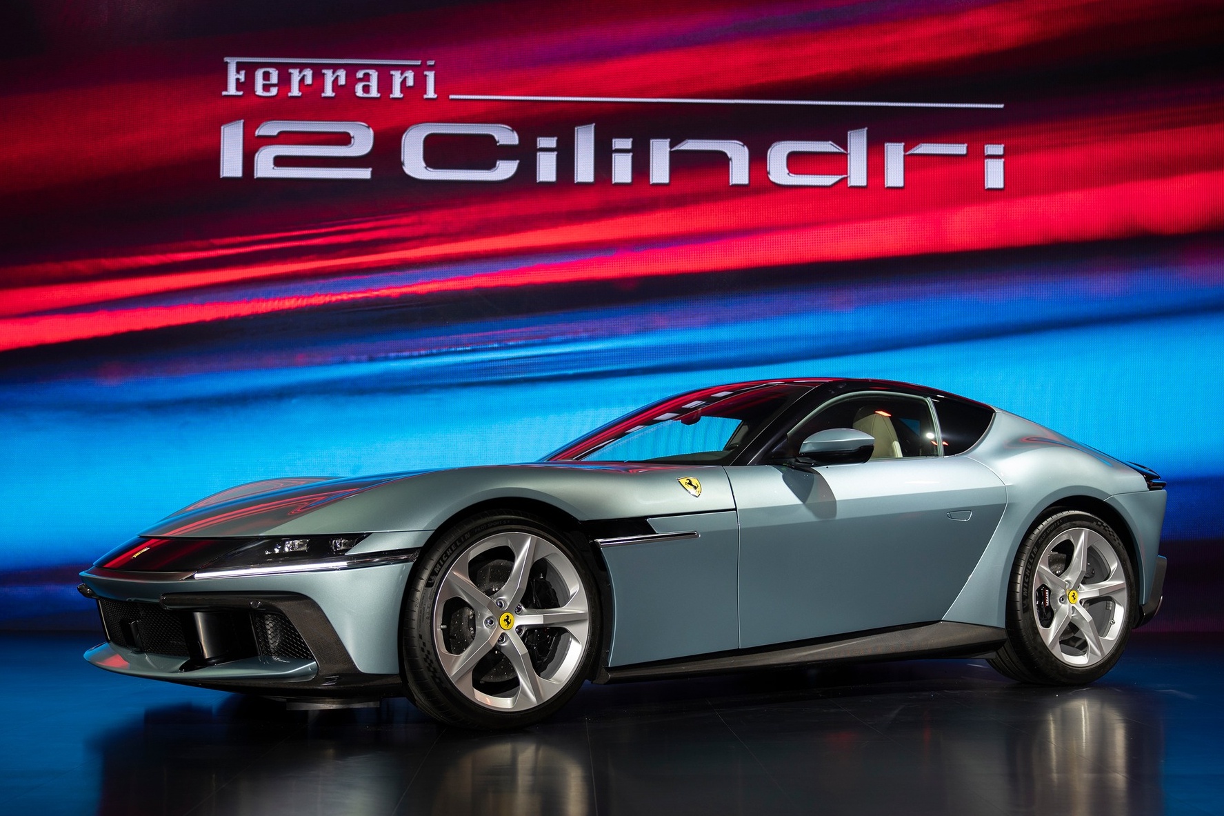 Chi tiet sieu xe Ferrari 12Cilindri dau tien tai chau A hinh anh