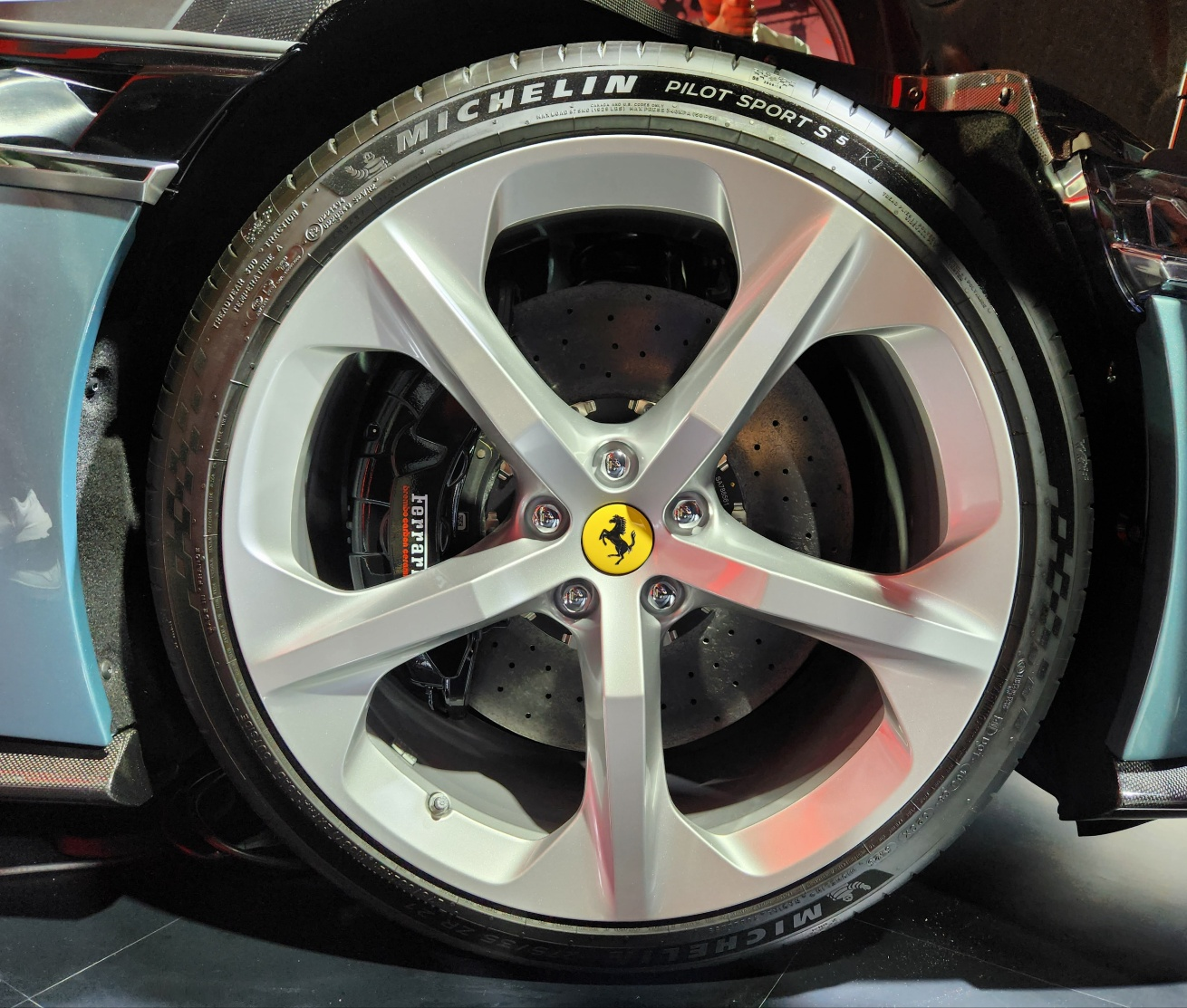 sieu xe,  ferrari,  12cilindri,  12cilindri spider,  812 superfast,  han quoc,  ra mat,  chau a,  ferrari 12cilindri anh 9