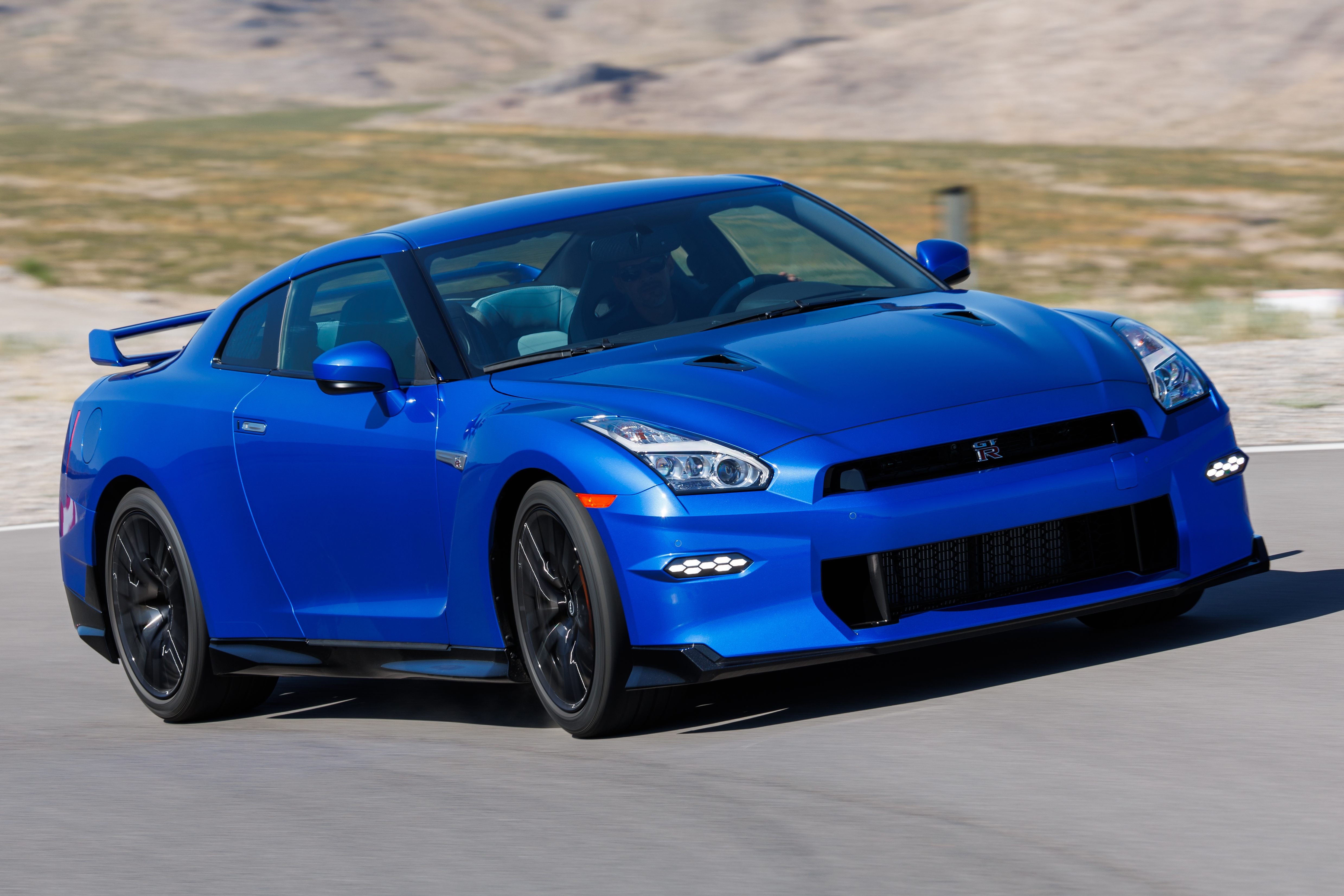 Can canh phien ban dac biet Nissan GT-R Skyline Edition hinh anh