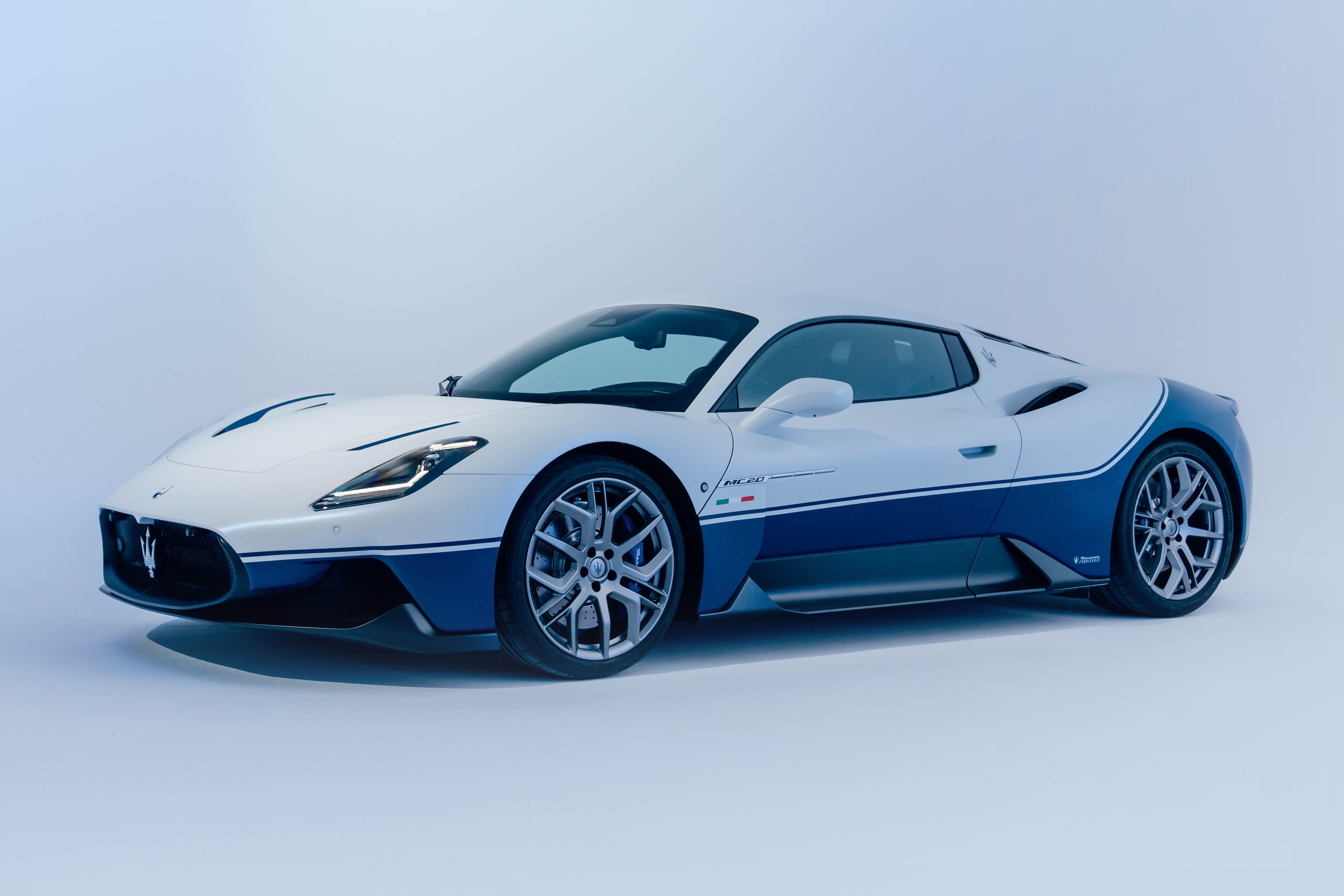 Maserati MC20 phien ban dac biet lay cam hung tu huyen thoai MC12 hinh anh