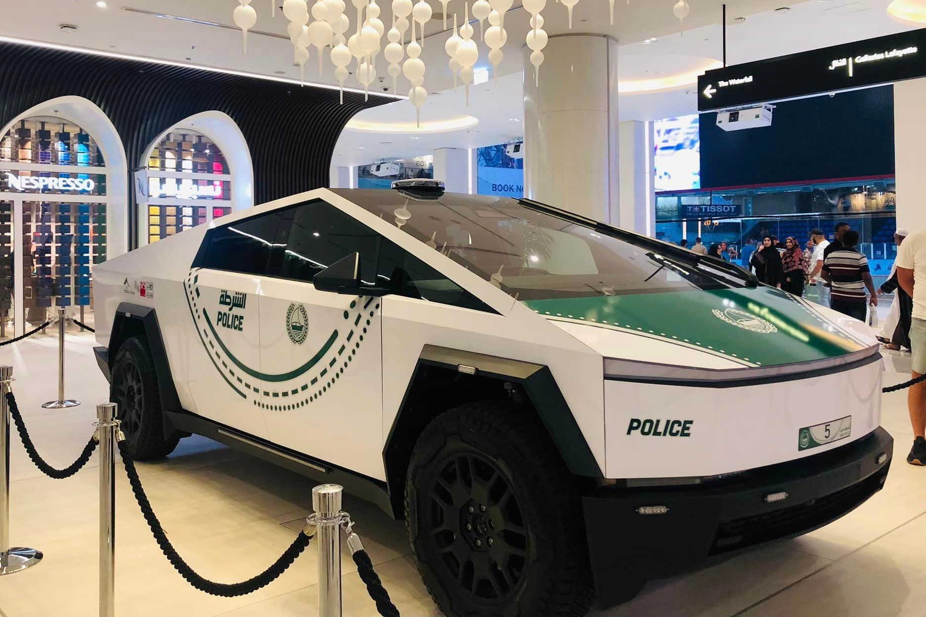 tesla, cybertruck, dubai, cảnh sát dubai, dubai police, elon musk, bán tải, thuần điện ảnh 3 tesla, cybertruck, dubai, canh sat dubai, dubai police, elon musk, ban tai, thuan dien anh 3