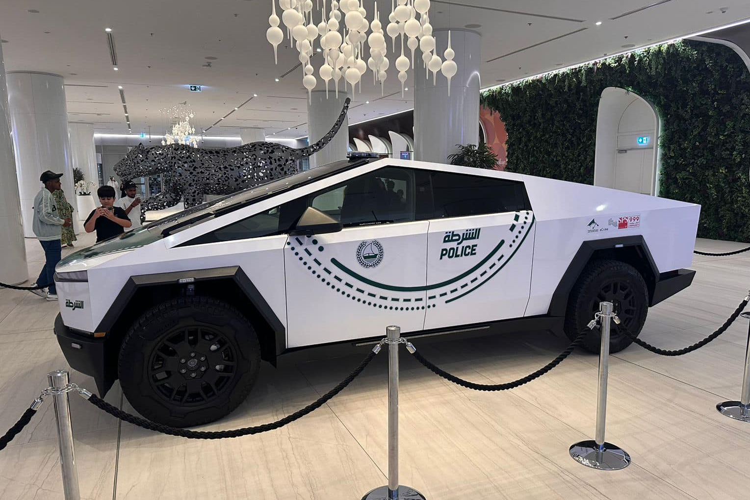 xe dien,  ev,  tesla,  tesla cybertruck,  xe canh sat,  canh sat,  canh sat my,  nevada,  my,  las vegas,  lvmpd anh 19