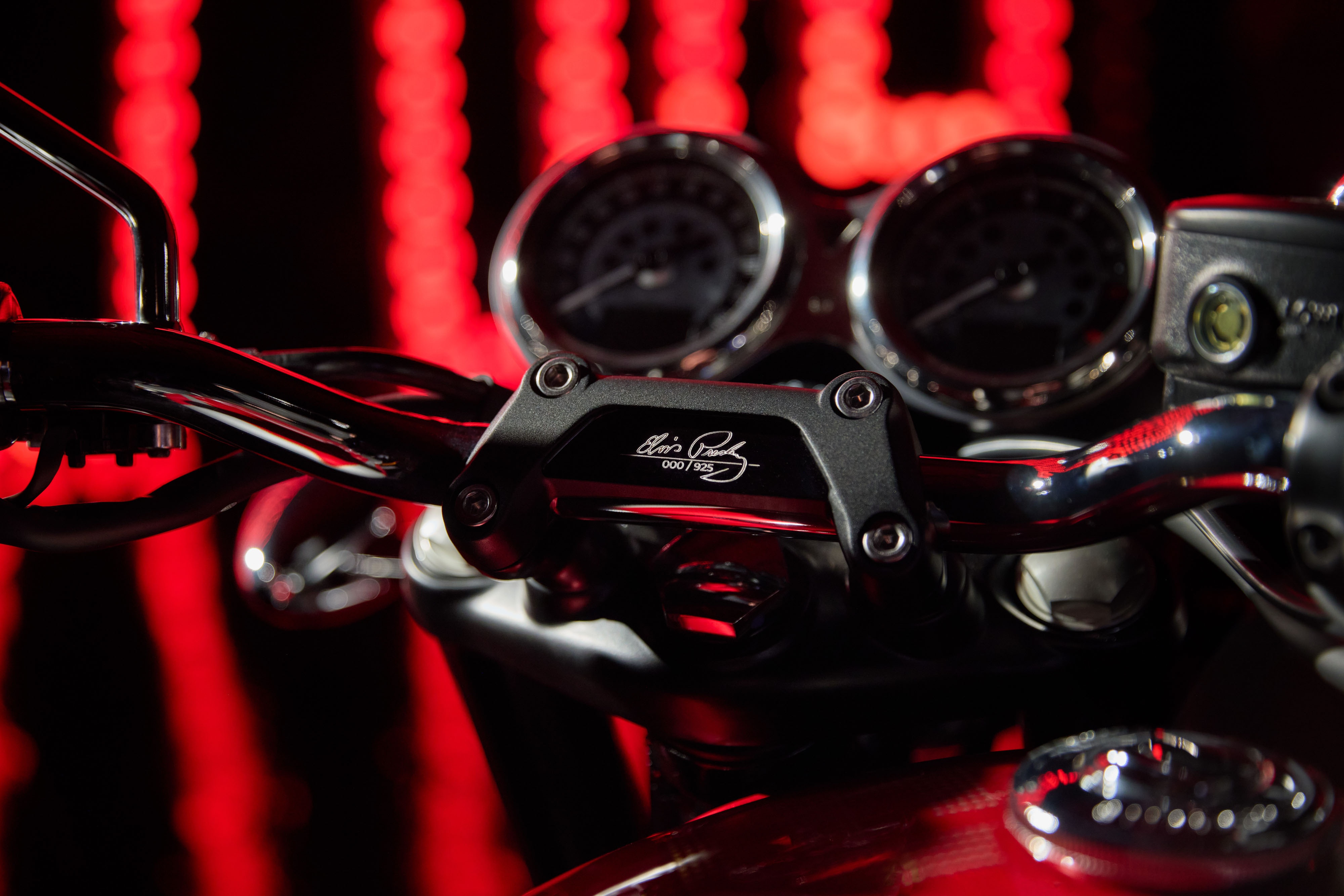 triumph,  bonneville,  t120,  t100,  elvis,  elvis presley,  phien ban dac biet,  gioi han,  moto anh 8