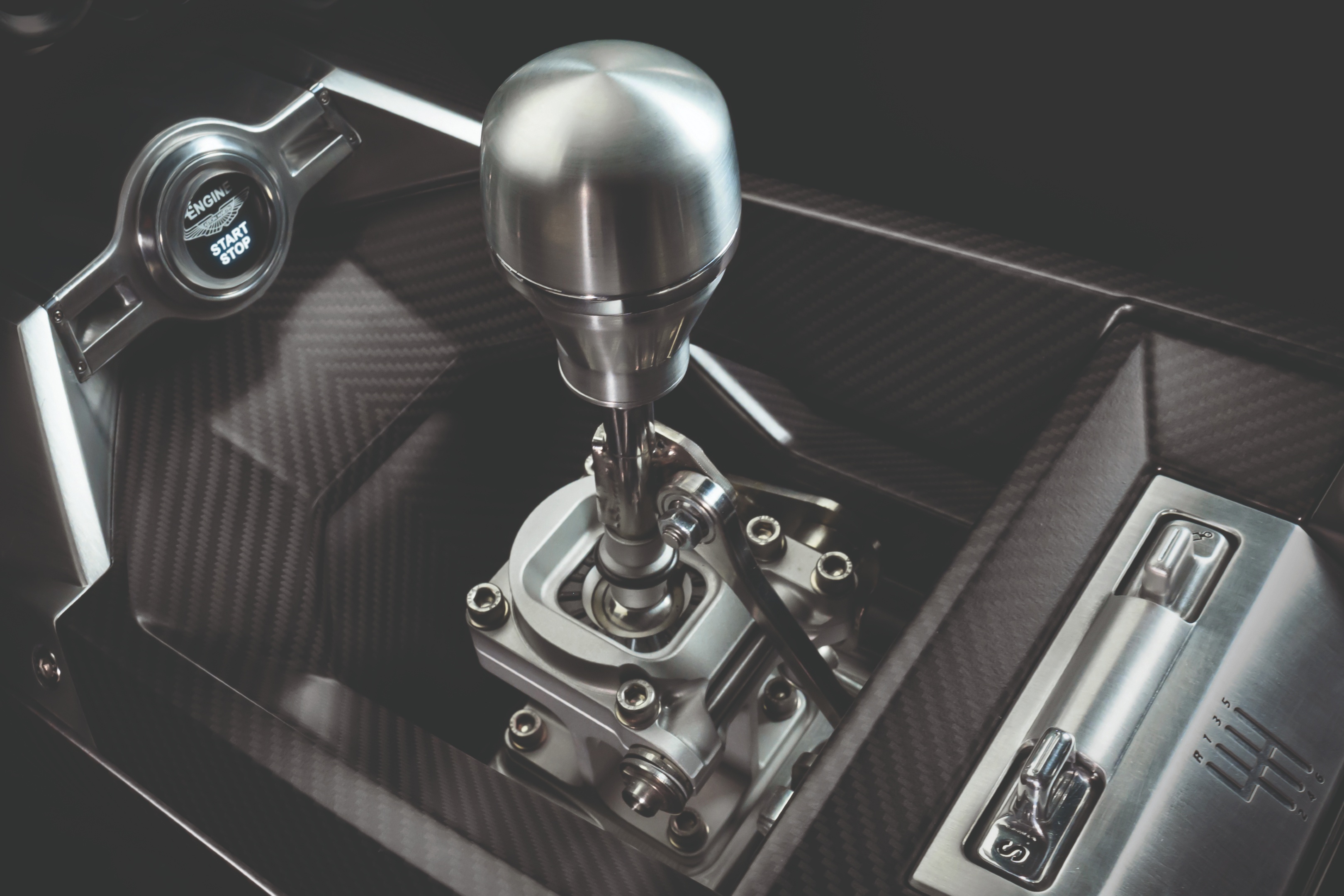 aston martin,  valour,  valiant,  sieu xe,  gioi han,  v12,  f1,  Fernando Alonso,  Q by Aston Martin anh 15