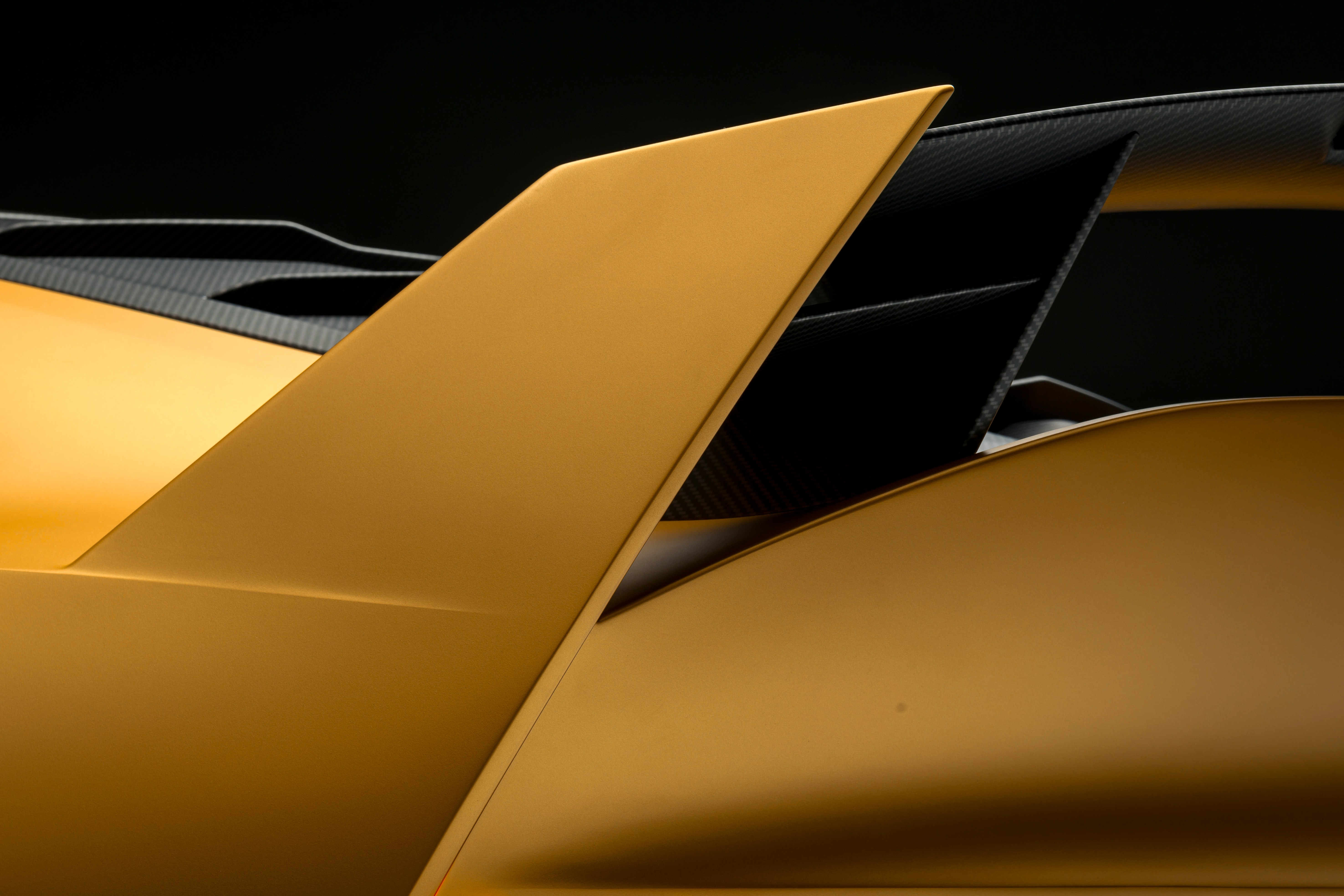 aston martin,  valour,  valiant,  sieu xe,  gioi han,  v12,  f1,  Fernando Alonso,  Q by Aston Martin anh 9