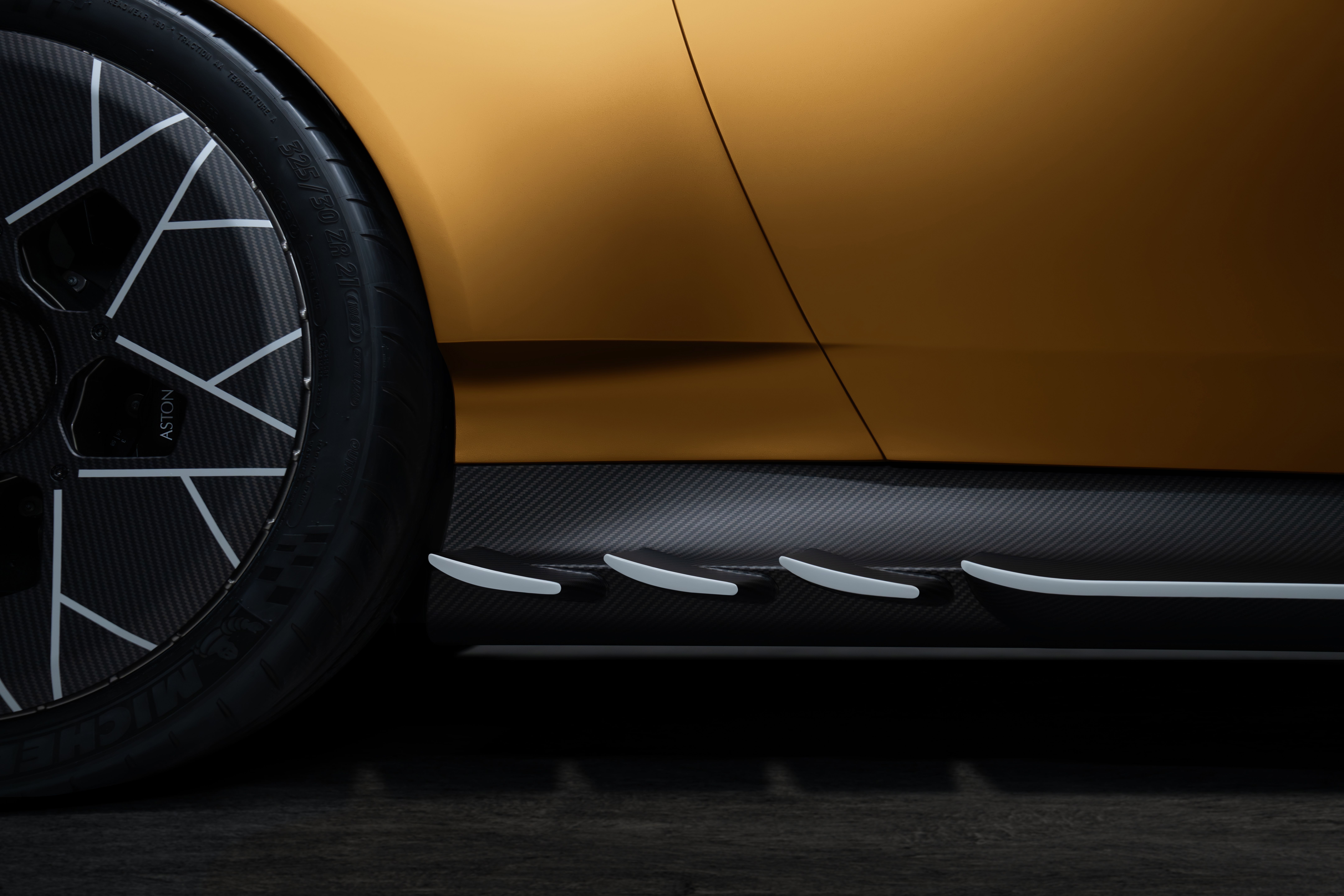 aston martin, valour, valiant, siêu xe, giới hạn, v12, f1, Fernando Alonso, Q by Aston Martin ảnh 6 aston martin, valour, valiant, sieu xe, gioi han, v12, f1, Fernando Alonso, Q by Aston Martin anh 6