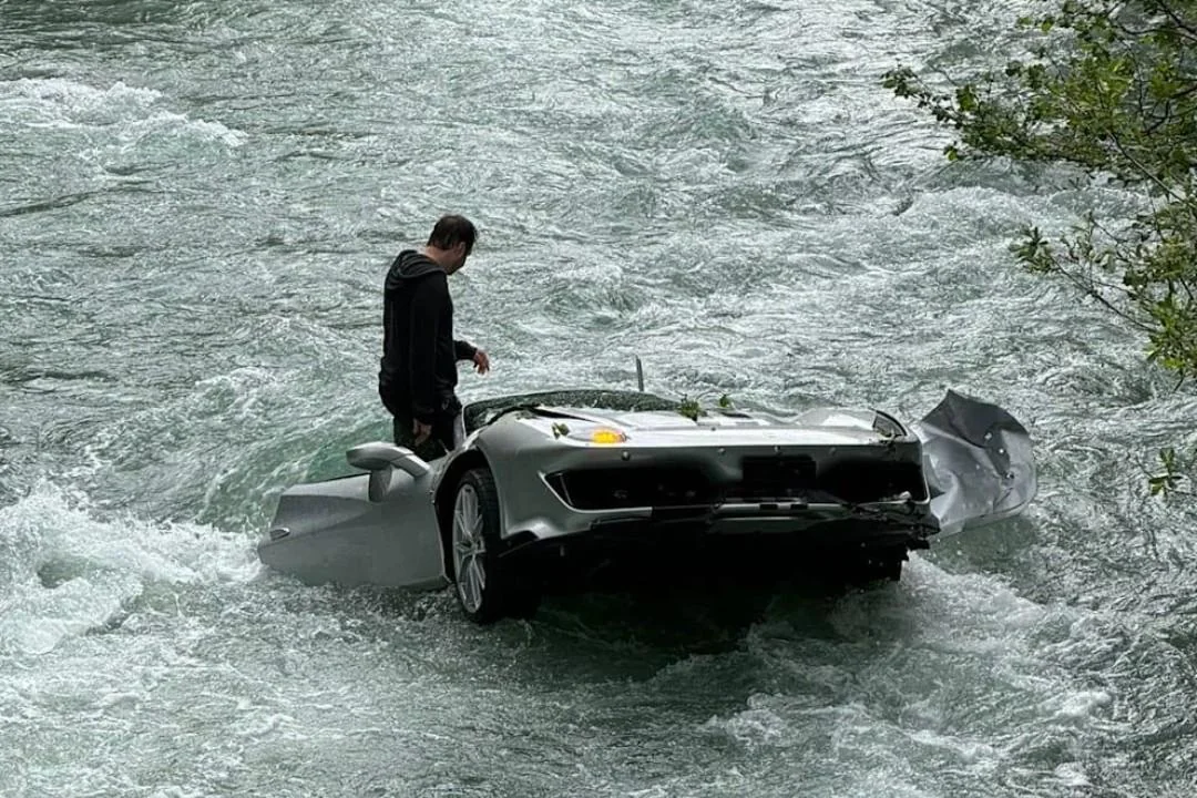 Sieu xe Ferrari 488 Pista lao thang xuong song tai Thuy Si hinh anh