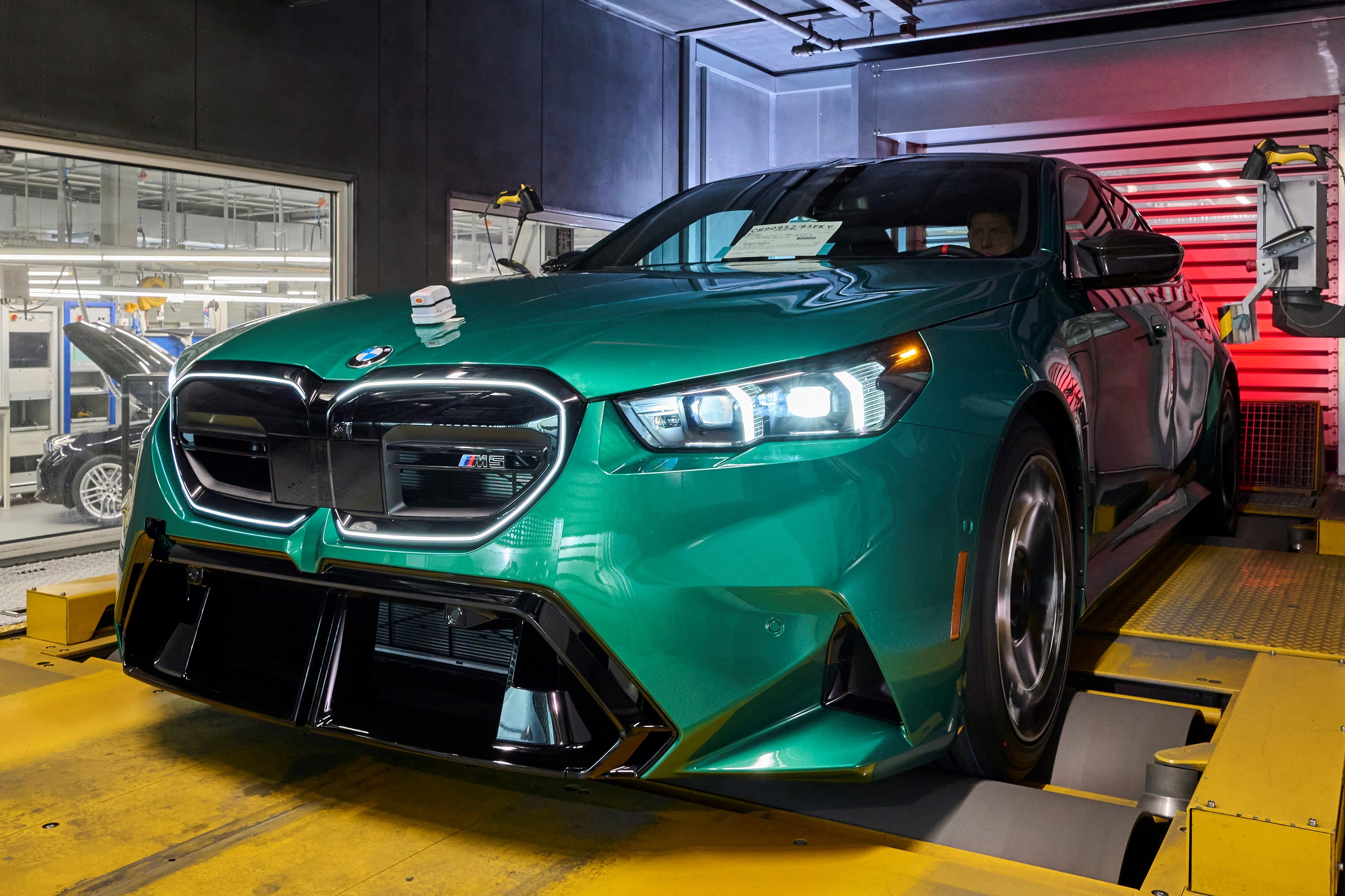 bmw,  m5,  bmw m5,  f90,  g90,  bmw m5 g90,  sedan,  hieu suat cao,  bmw m,  v8 anh 2