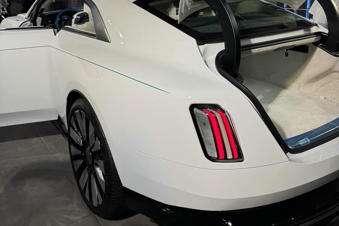 minh nhua,  pham tran nhat minh,  rolls-royce,  spectre,  xe dien,  rolls-royce spectre anh 3