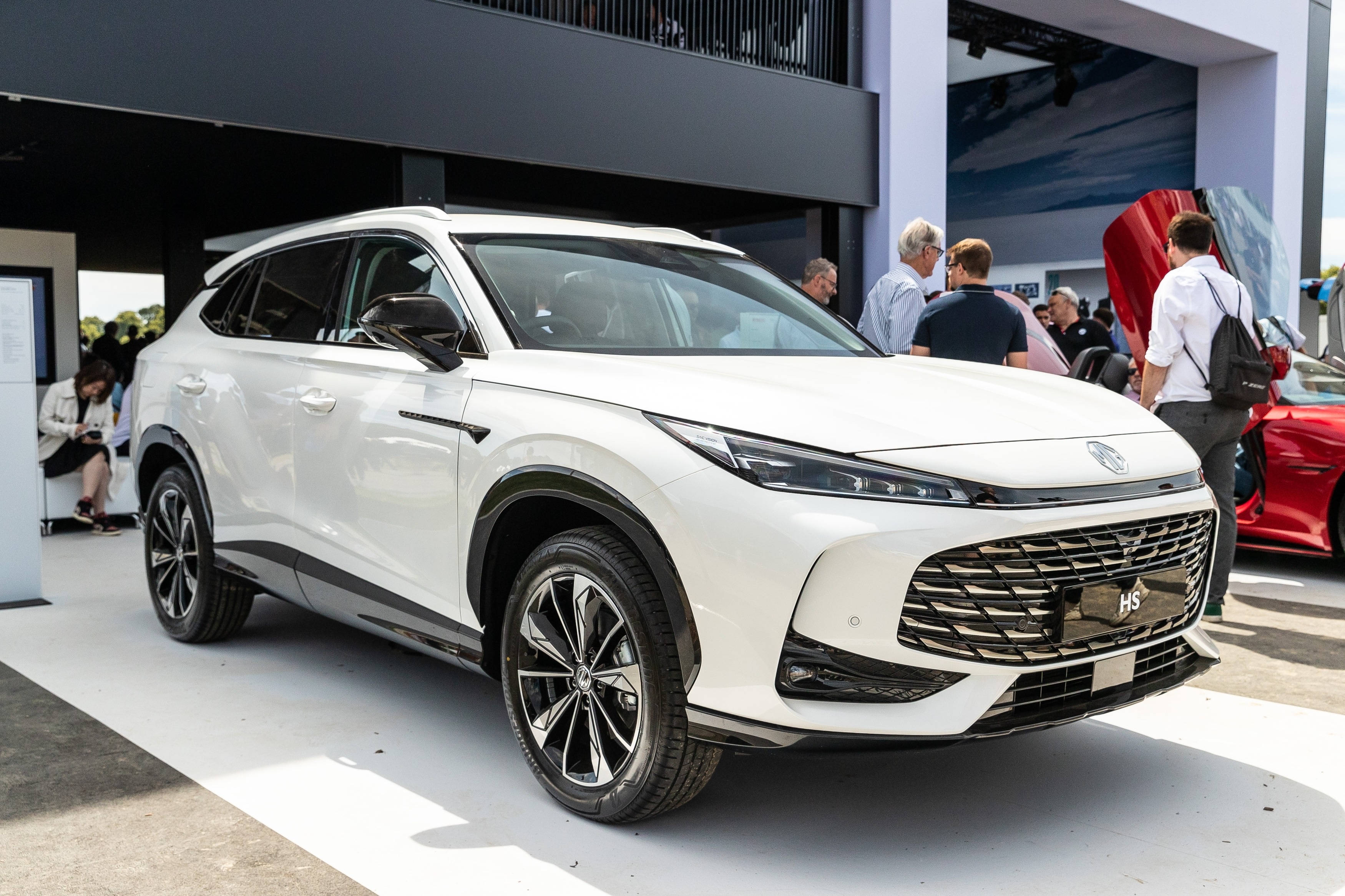 MG HS the he moi ra mat voi thiet ke khac la hinh anh