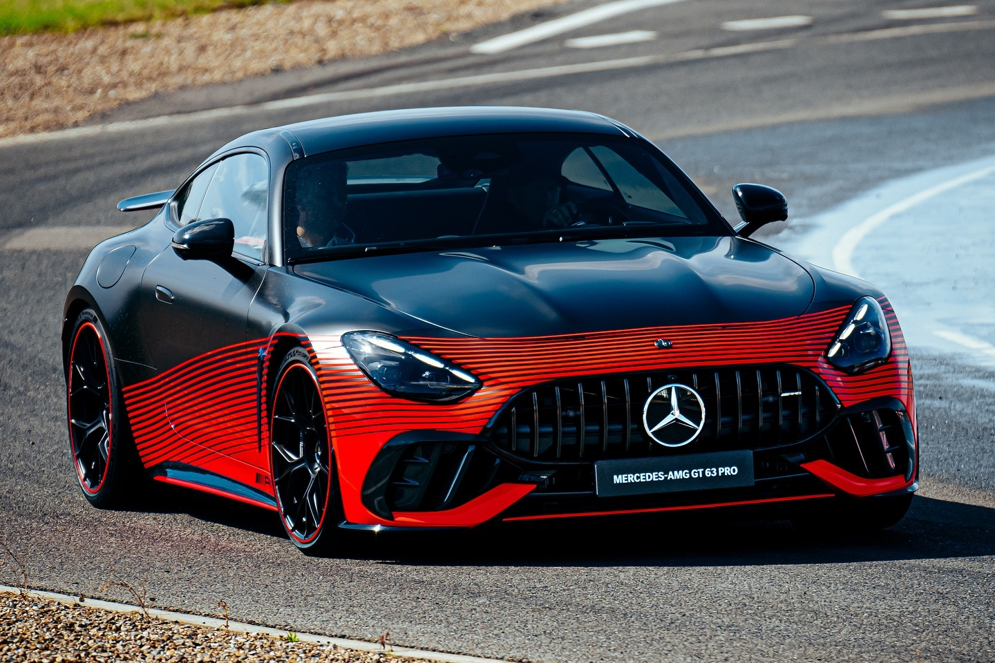 Mercedes-AMG GT 63 Pro 4MATIC+ - Sieu xe danh cho duong dua hinh anh