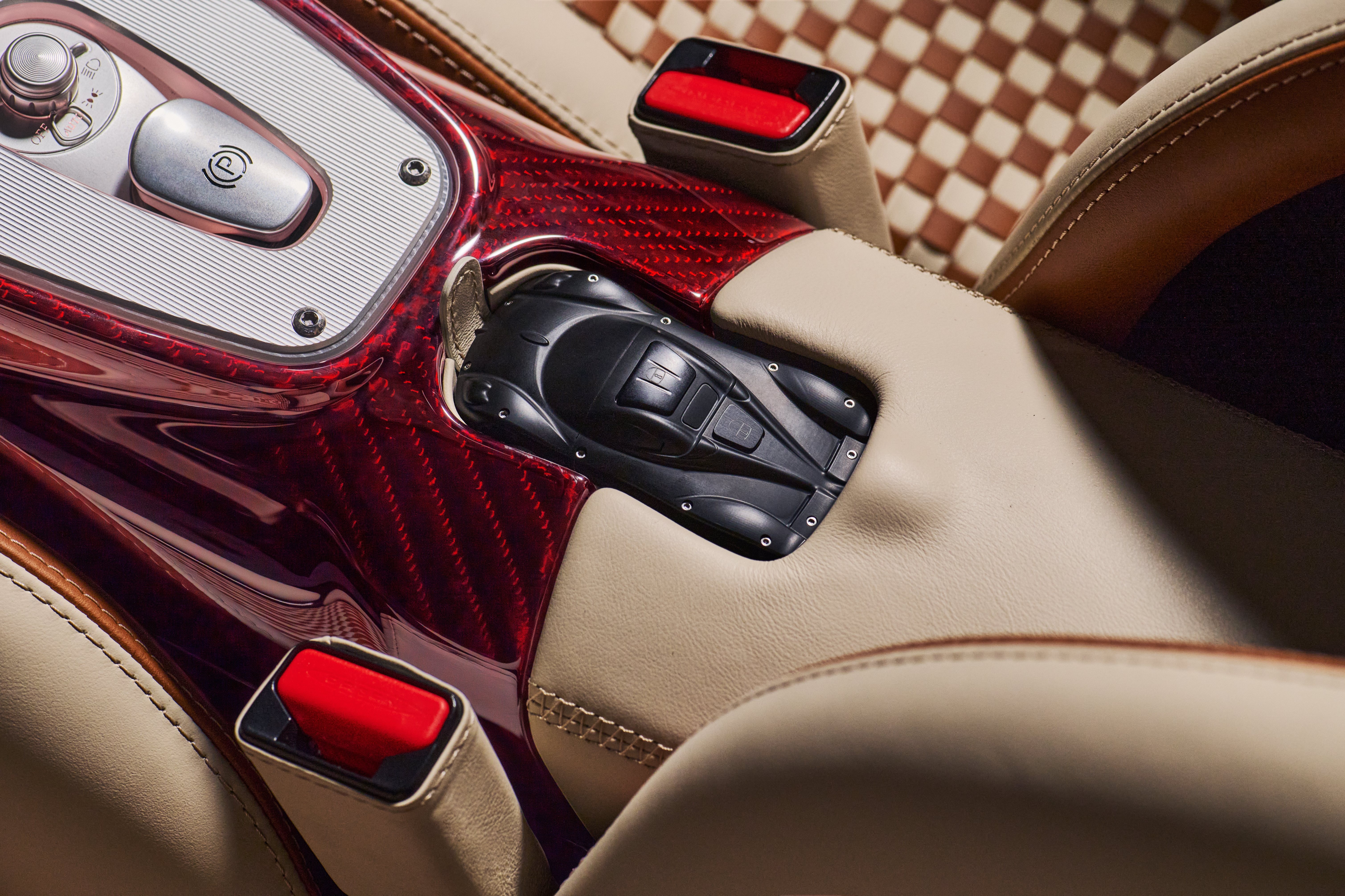 pagani,  utopia,  roadster,  utopia roadster,  pagani utopia,  pagani utopia roadster,  sieu xe,  Monterey Car Week anh 14