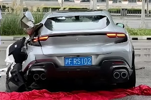 Ferrari Purosangue gap tai nan tai Trung Quoc hinh anh