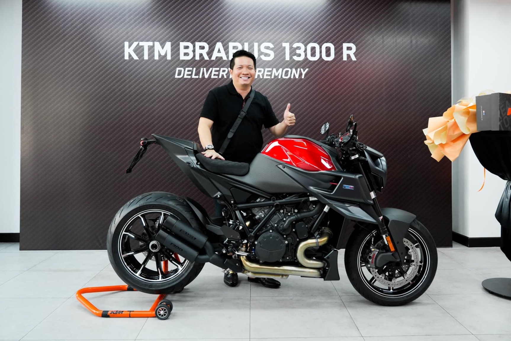 nguyễn quốc vũ,  đoàn di băng,  siêu xe,  lamborghini,  porsche,  urus,  urus performante,  huracan,  taycan,  porsche,  panamera,  mercedes,  g63,  ducati,  triumph,  ktm,  brabus,  mclaren,  720s,  720s spider ảnh 17 nguyen quoc vu,  doan di bang,  sieu xe,  lamborghini,  porsche,  urus,  urus performante,  huracan,  taycan,  porsche,  panamera,  mercedes,  g63,  ducati,  triumph,  ktm,  brabus,  mclaren,  720s,  720s spider anh 17