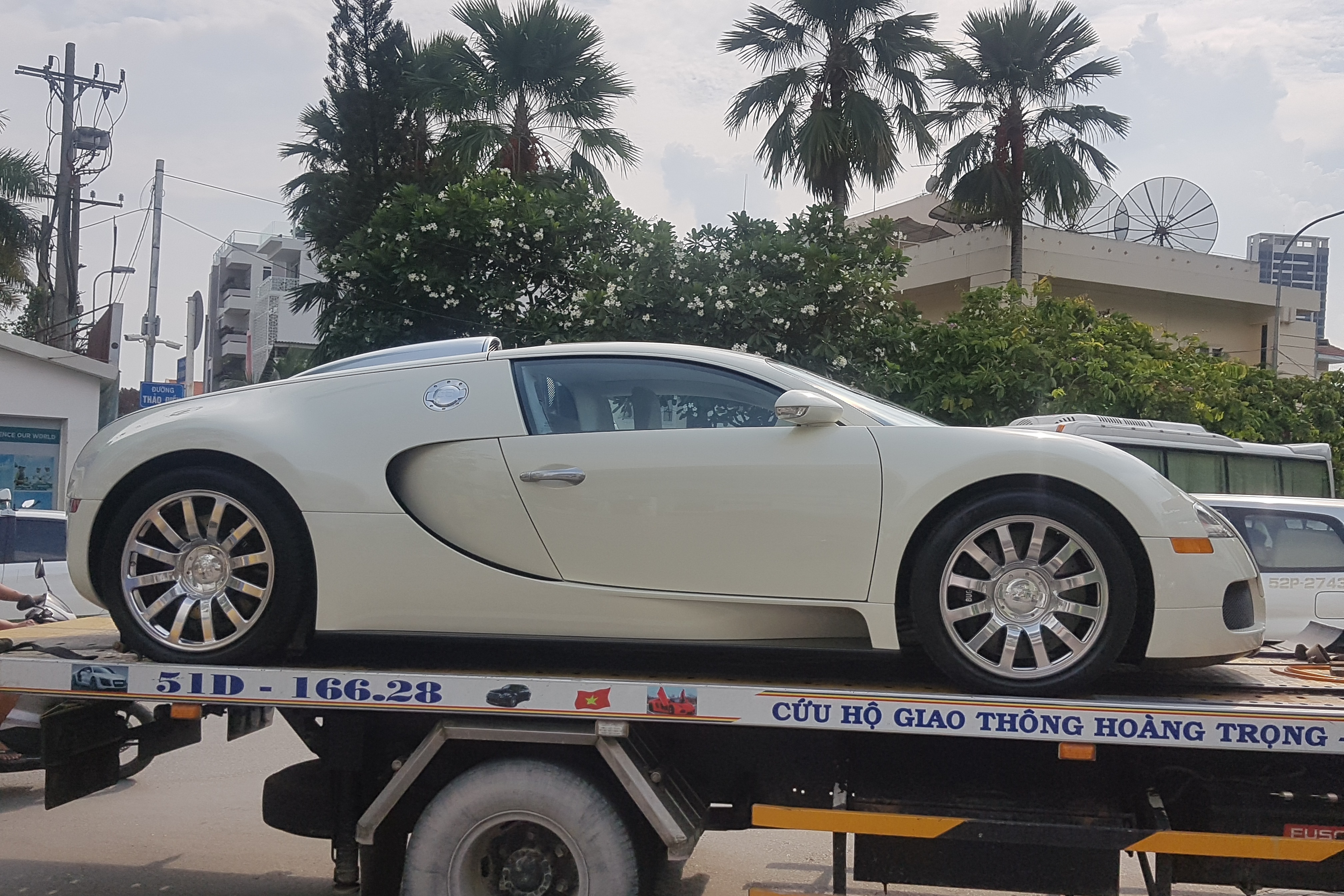 bugatti,  veyron,  dang le nguyen vu,  qua vu,  sieu xe,  gumball 3000,  bugatti veyron,  hypercar anh 7