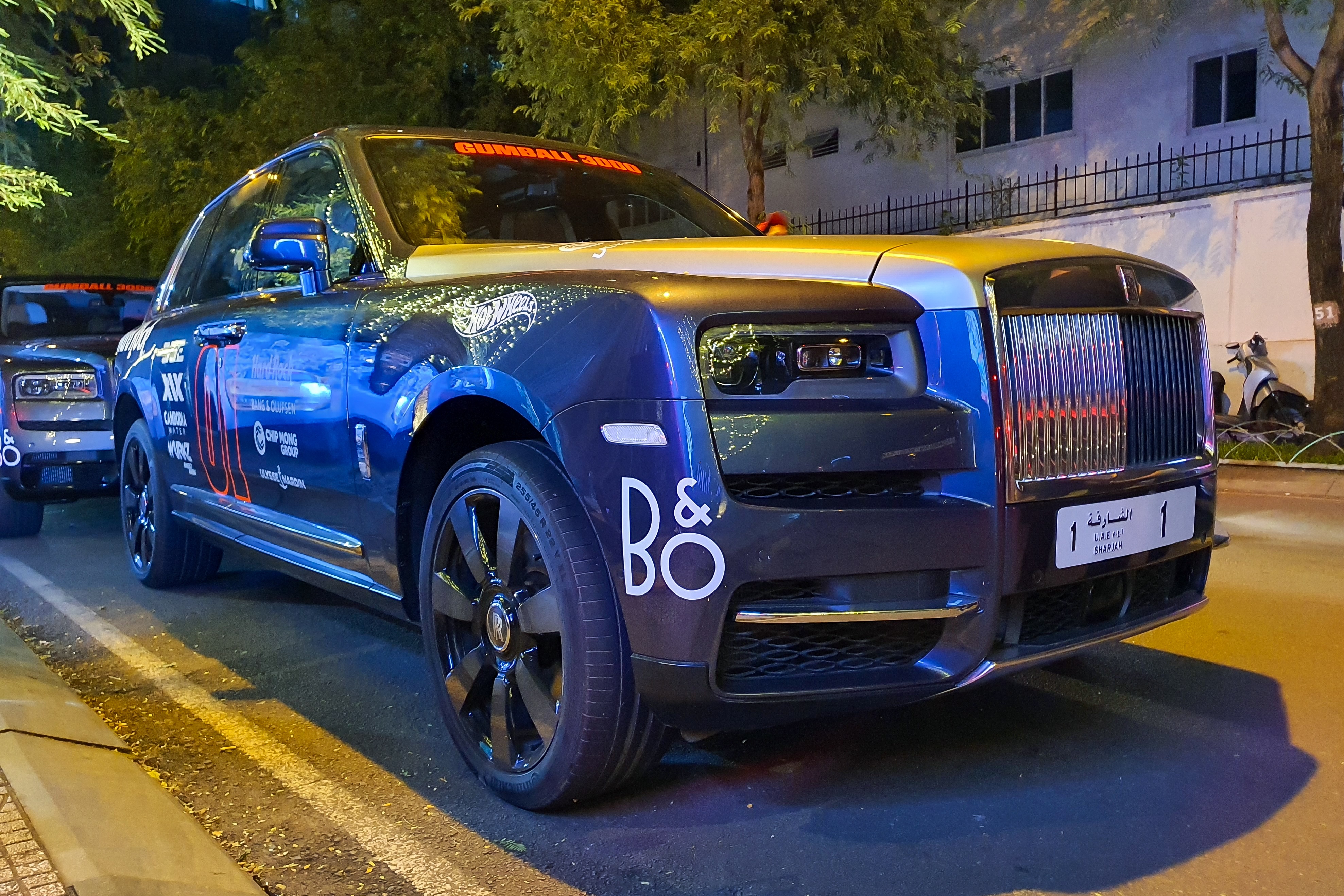 rolls-royce,  cullinan,  sieu xe,  xe sieu sang,  black badge,  uae,  gumball 3000,  rolls-royce cullinan anh 10
