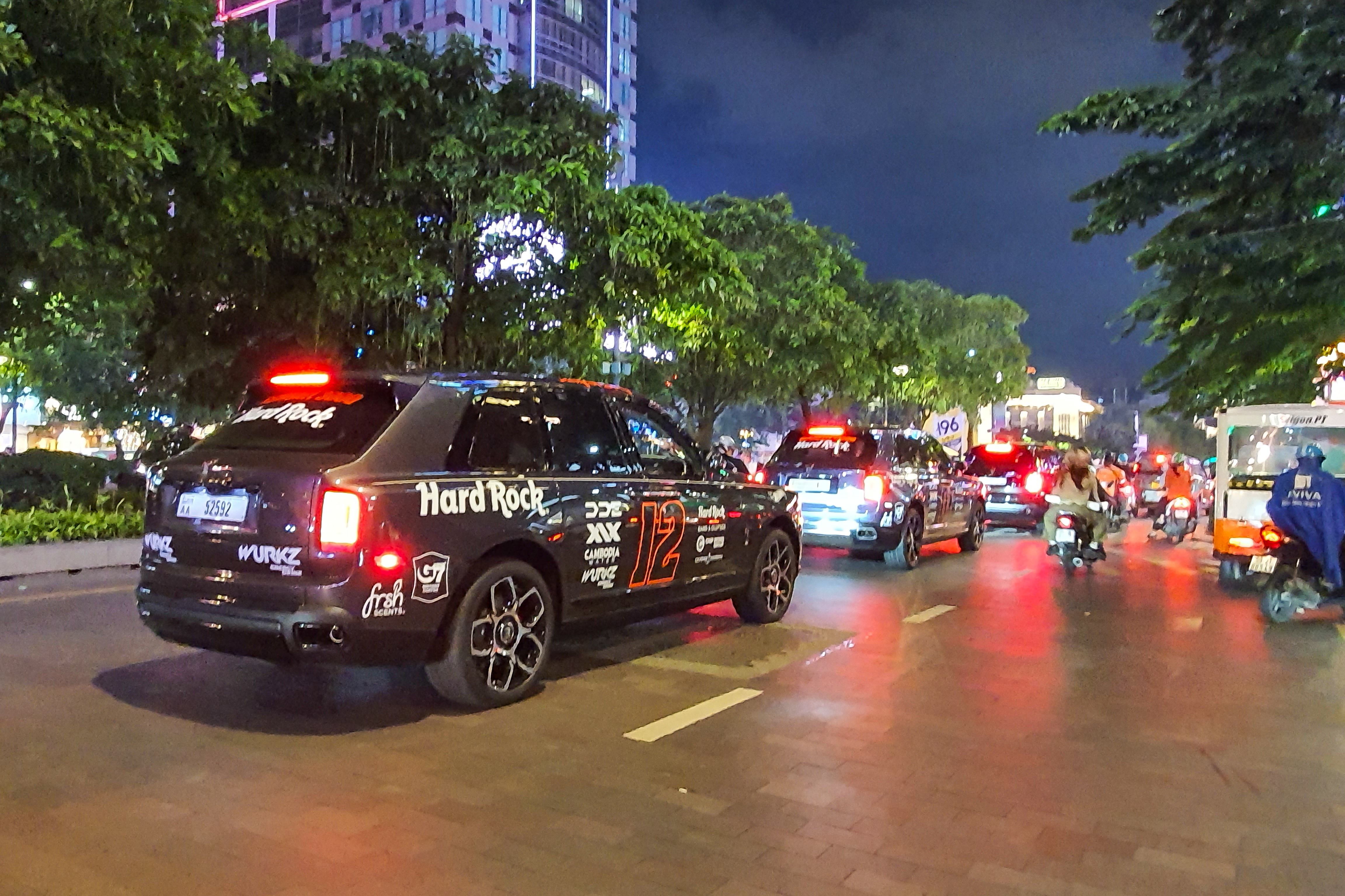 rolls-royce,  cullinan,  sieu xe,  xe sieu sang,  black badge,  uae,  gumball 3000,  rolls-royce cullinan anh 6