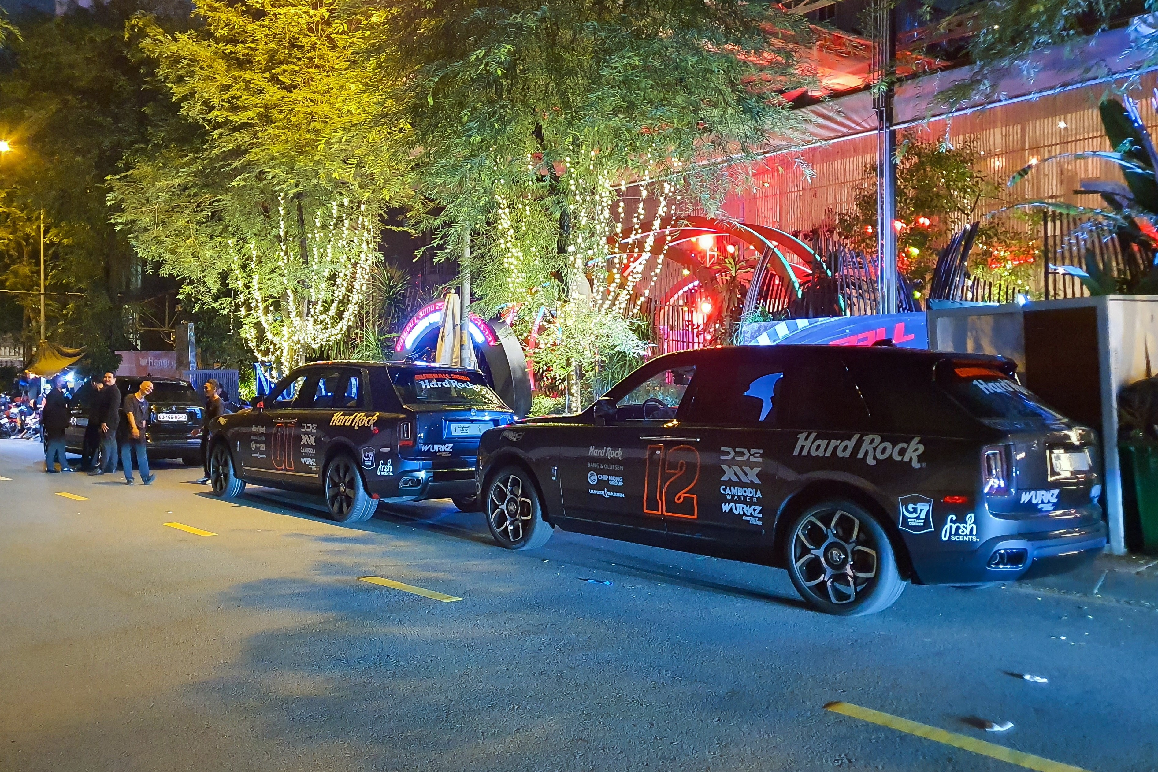 rolls-royce,  cullinan,  sieu xe,  xe sieu sang,  black badge,  uae,  gumball 3000,  rolls-royce cullinan anh 2
