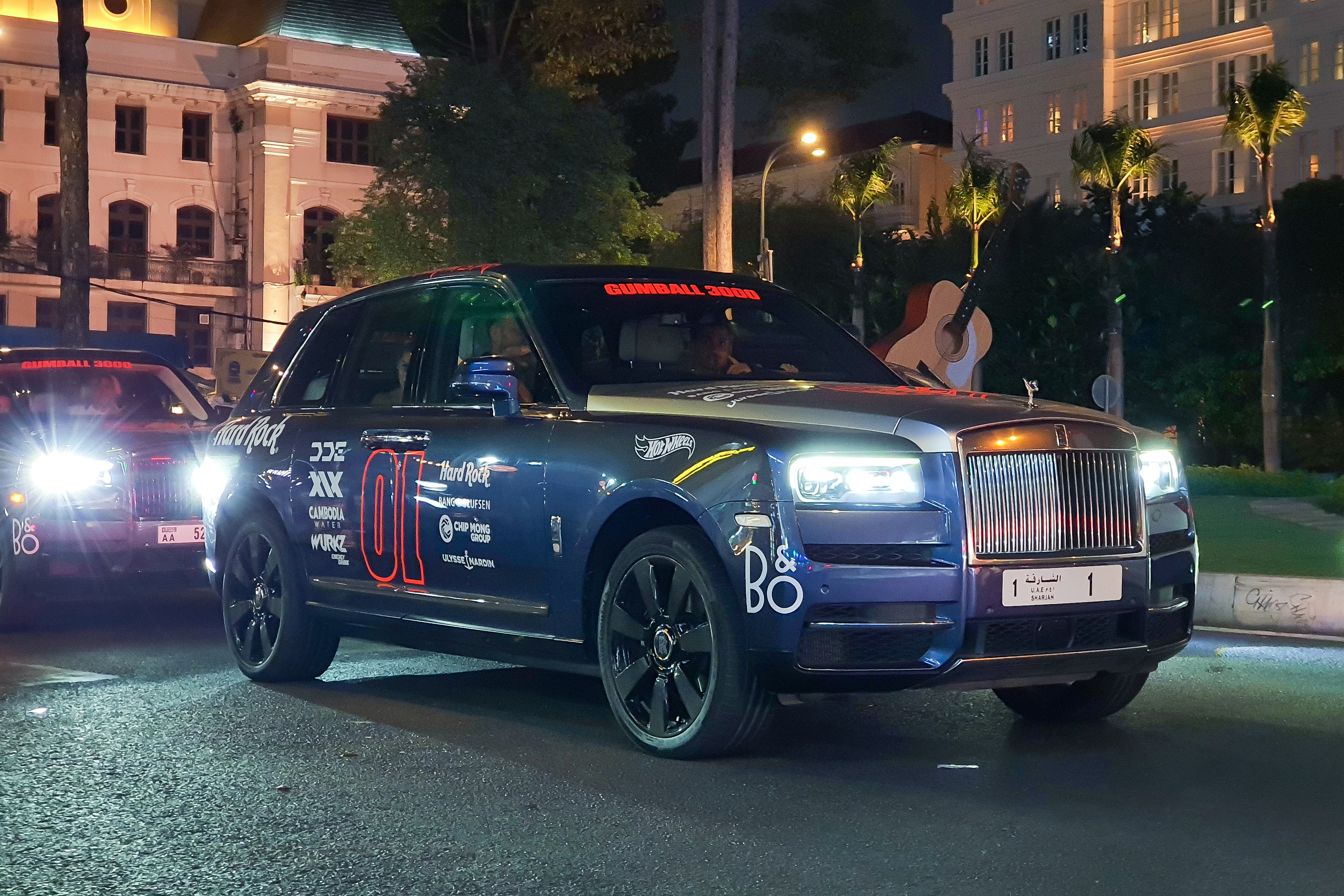 rolls-royce,  cullinan,  sieu xe,  xe sieu sang,  black badge,  uae,  gumball 3000,  rolls-royce cullinan anh 7