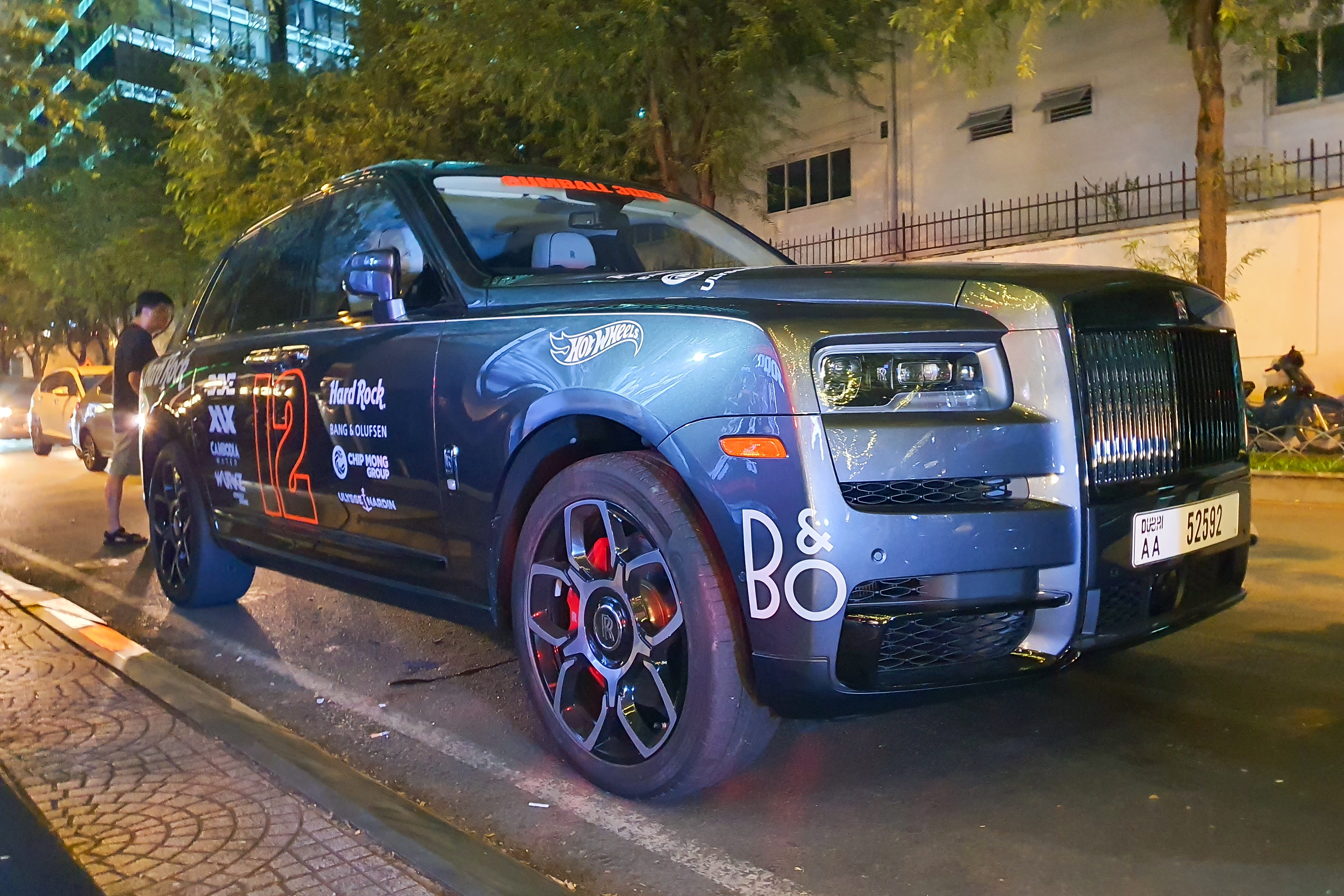 rolls-royce,  cullinan,  sieu xe,  xe sieu sang,  black badge,  uae,  gumball 3000,  rolls-royce cullinan anh 11