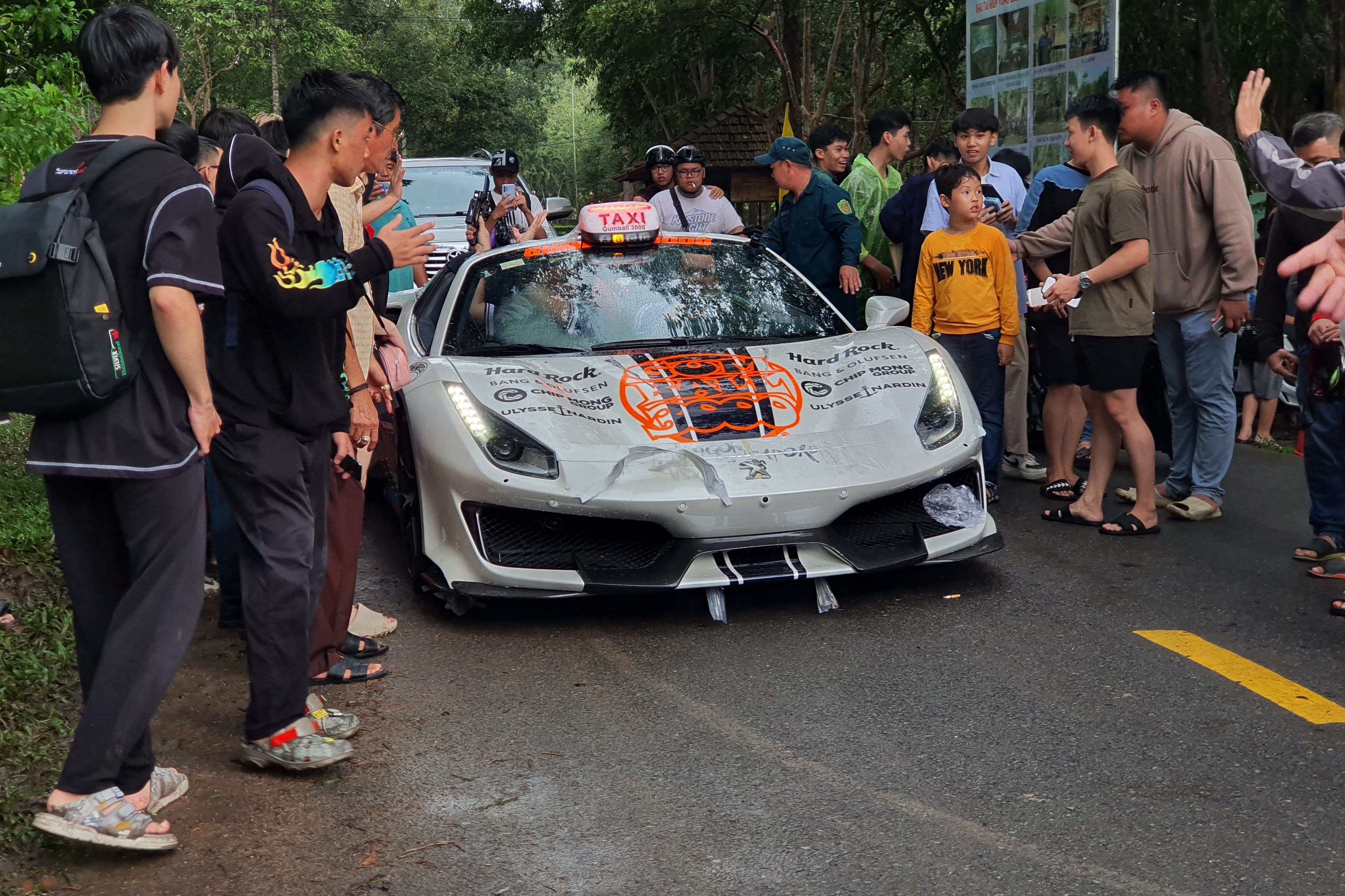 sieu xe,  gumball 3000,  gumball 3000 2024,  hanh trinh sieu xe,  lamborghini,  ferrari,  koenigsegg,  pagani,  ishowspeed anh 17