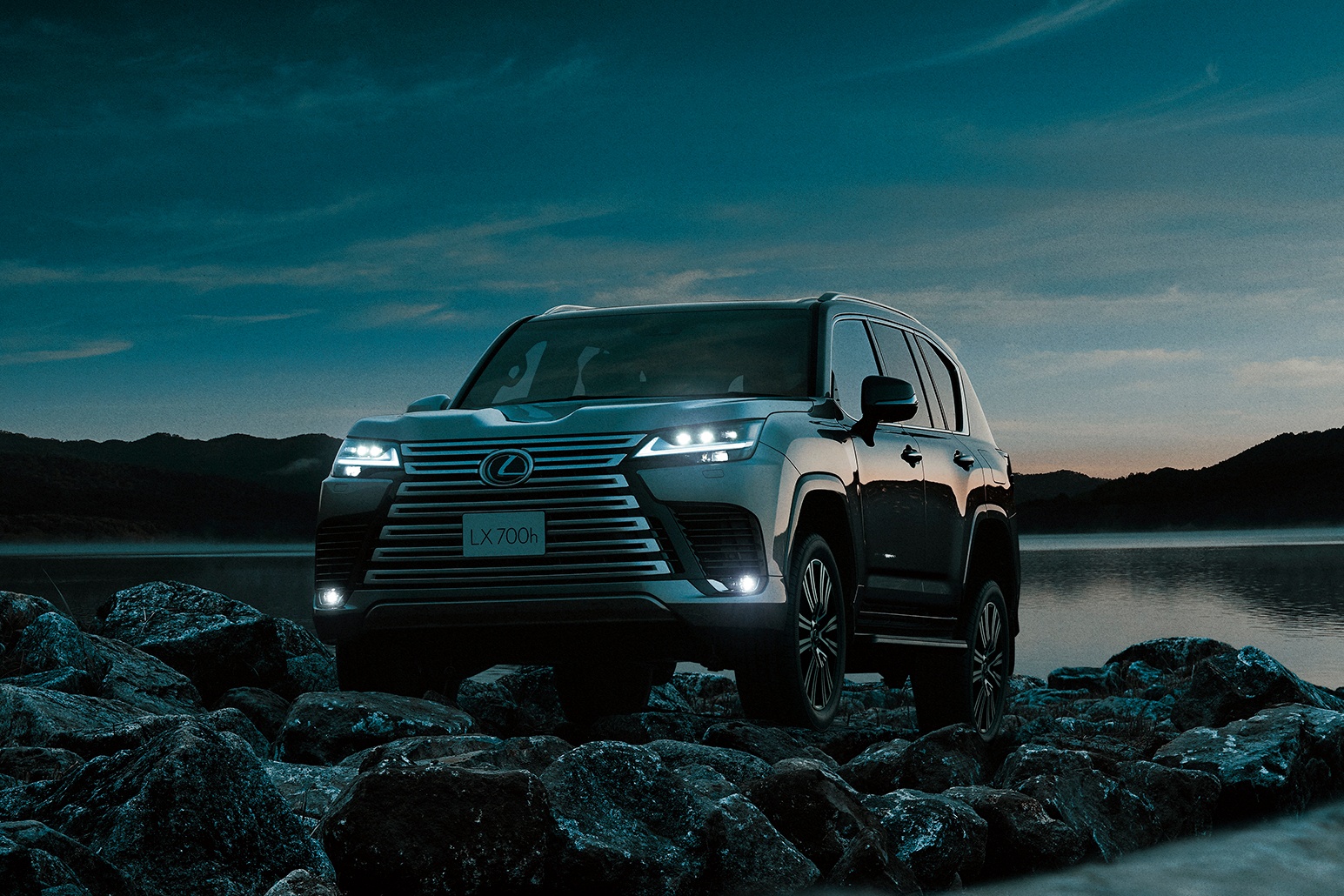 Siêu phẩm Lexus LX 700h ra mắt với phiên bản hoàn toàn mới