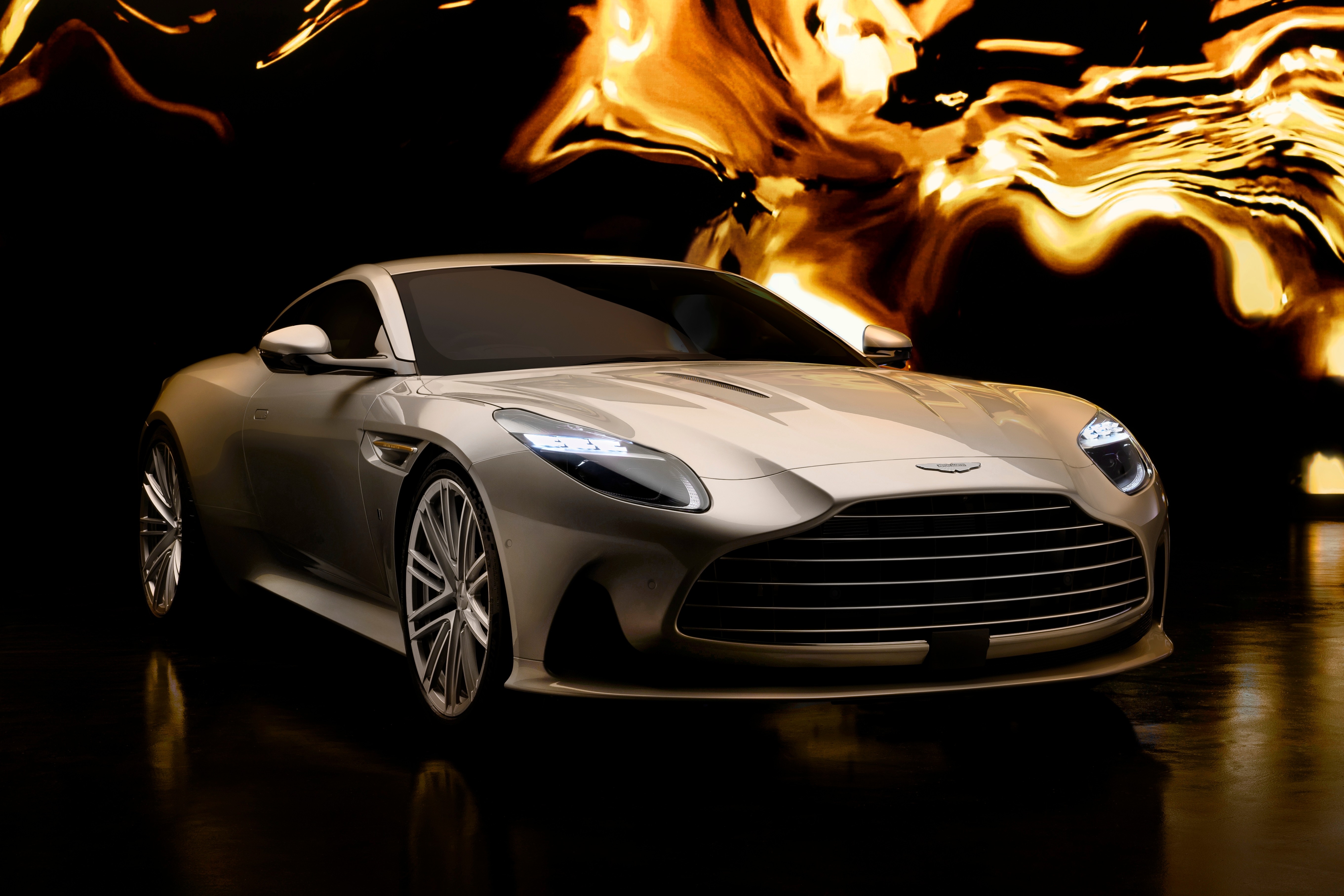 Aston Martin DB12 Goldfinger Edition so huu noi that ma vang hinh anh
