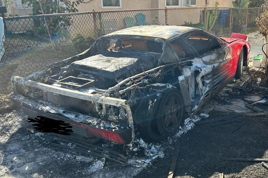 Sieu xe Ferrari Testarossa hon 150.000 USD chay rui tai My hinh anh