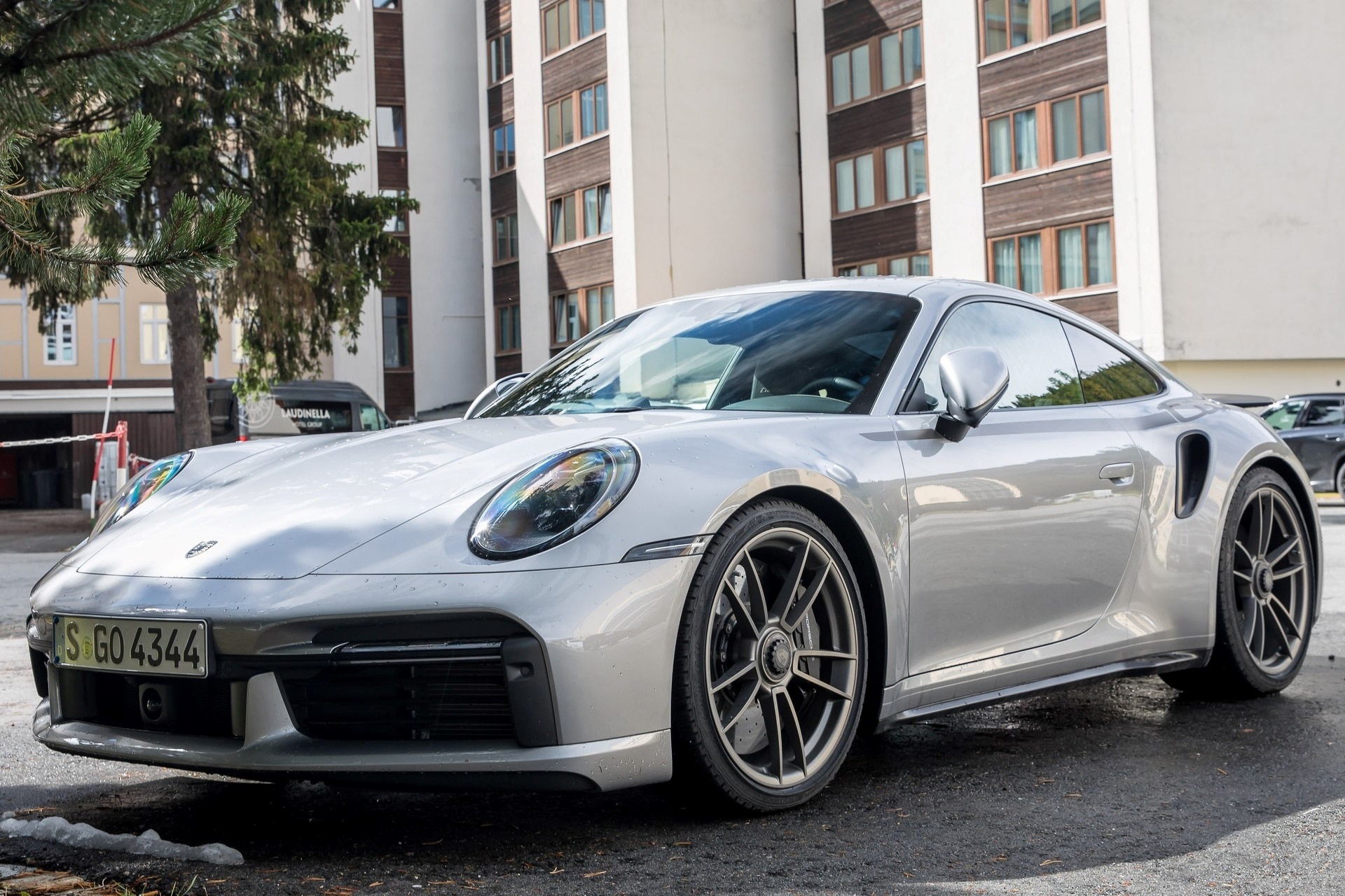 Anh thuc te Porsche 911 Turbo 50 Years tri gia 18,7 ty dong hinh anh