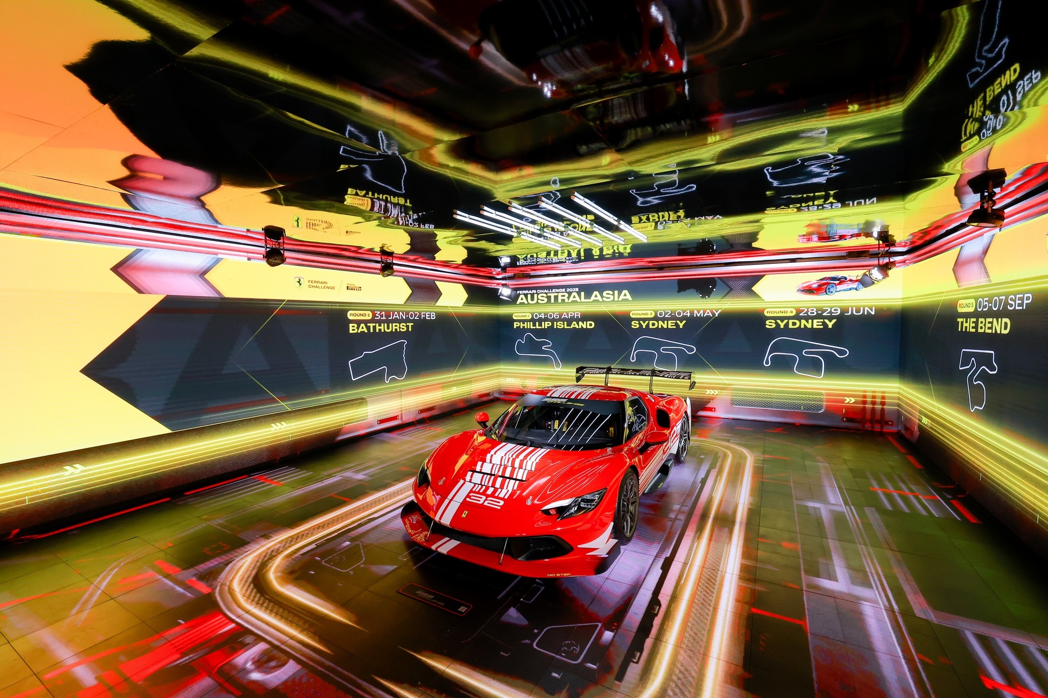 Trien lam sieu xe Universo Ferrari 2024 tai Thai Lan co gi? hinh anh