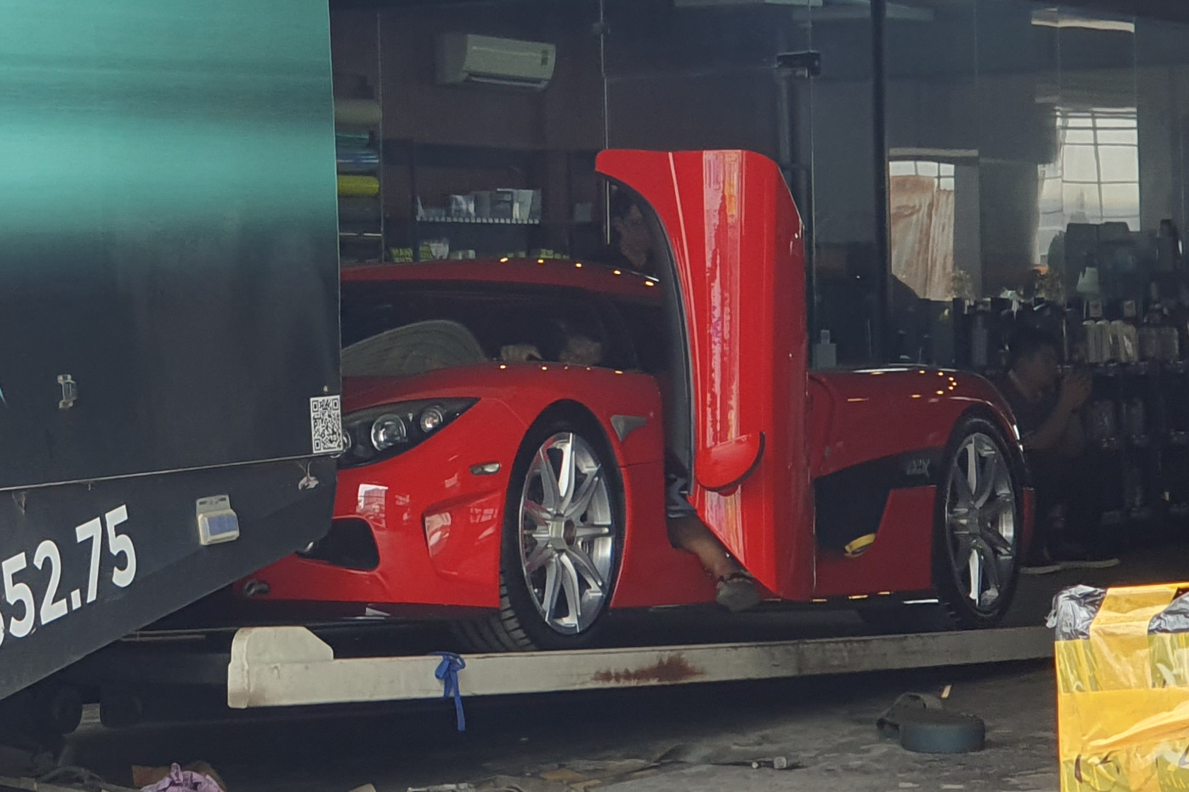 Koenigsegg CCX doc nhat Viet Nam bat ngo lo dien tai TP.HCM hinh anh