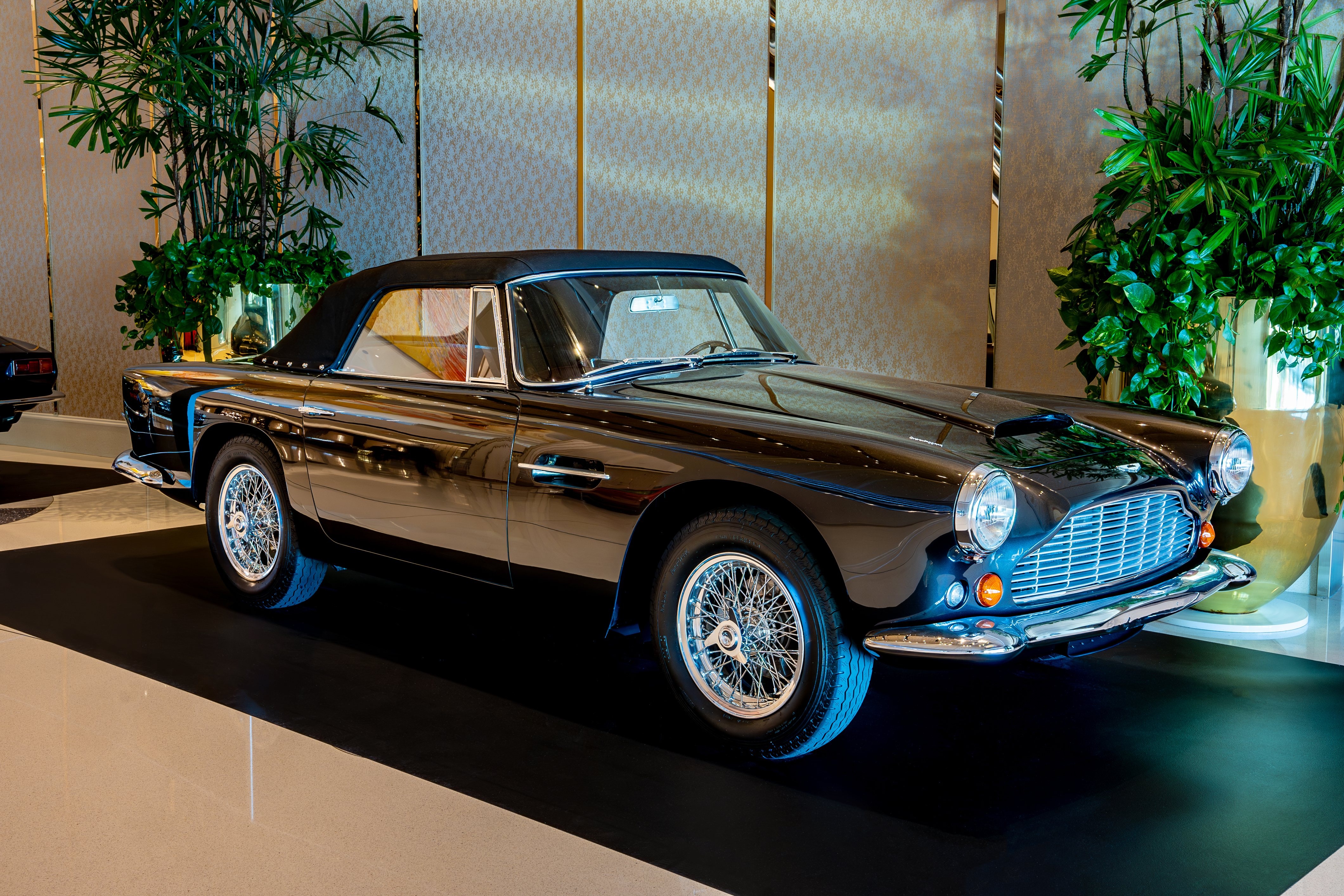 aston martin,  las vegas,  f1,  las vegas f1,  f1 las vegas,  vantage,  vanquish,  db12,  db12 goldenfinger edition,  valkyrie,  amr24,  db4,  db5,  db6,  dbs anh 4