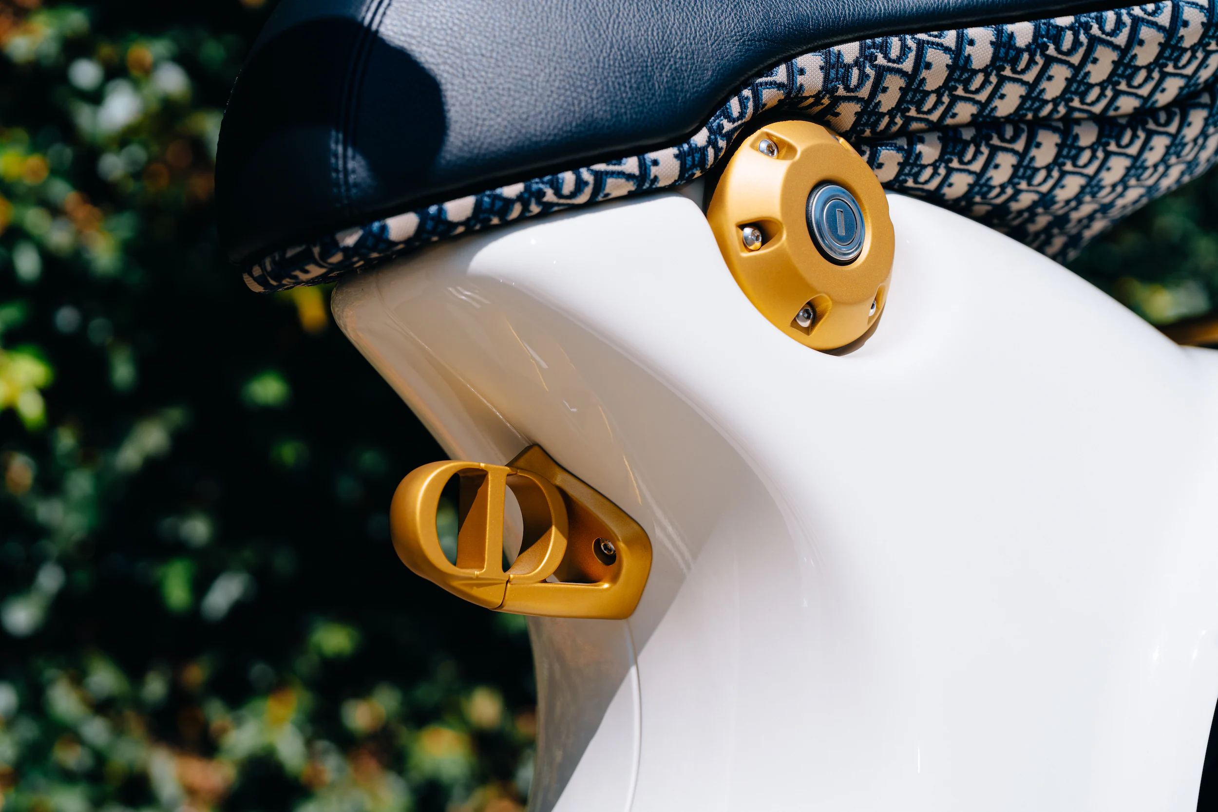 vespa,  vespa 946,  vespa 946 dior,  vespa 946 christian dior,  946 dior,  scooter,  xe tay ga anh 8