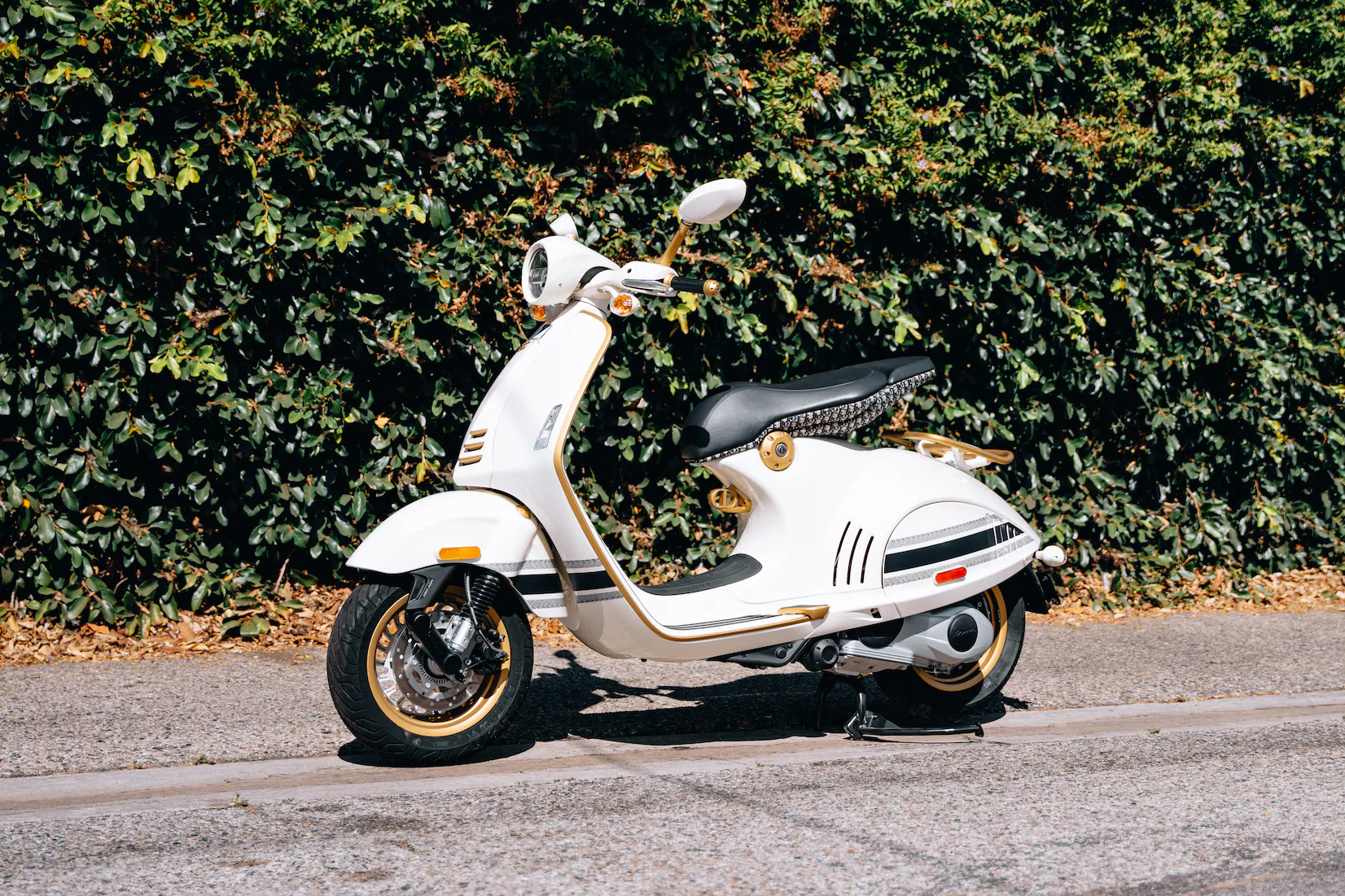 vespa,  vespa 946,  vespa 946 dior,  vespa 946 christian dior,  946 dior,  scooter,  xe tay ga anh 1