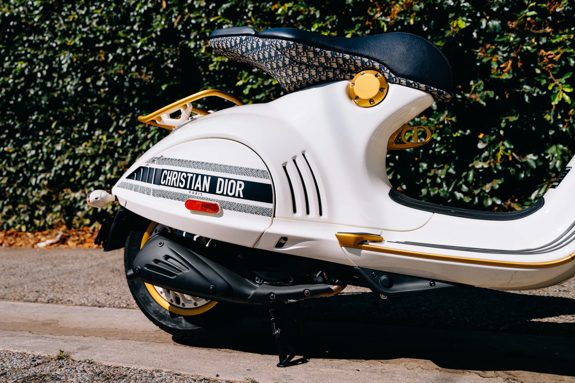 vespa,  vespa 946,  vespa 946 dior,  vespa 946 christian dior,  946 dior,  scooter,  xe tay ga anh 11