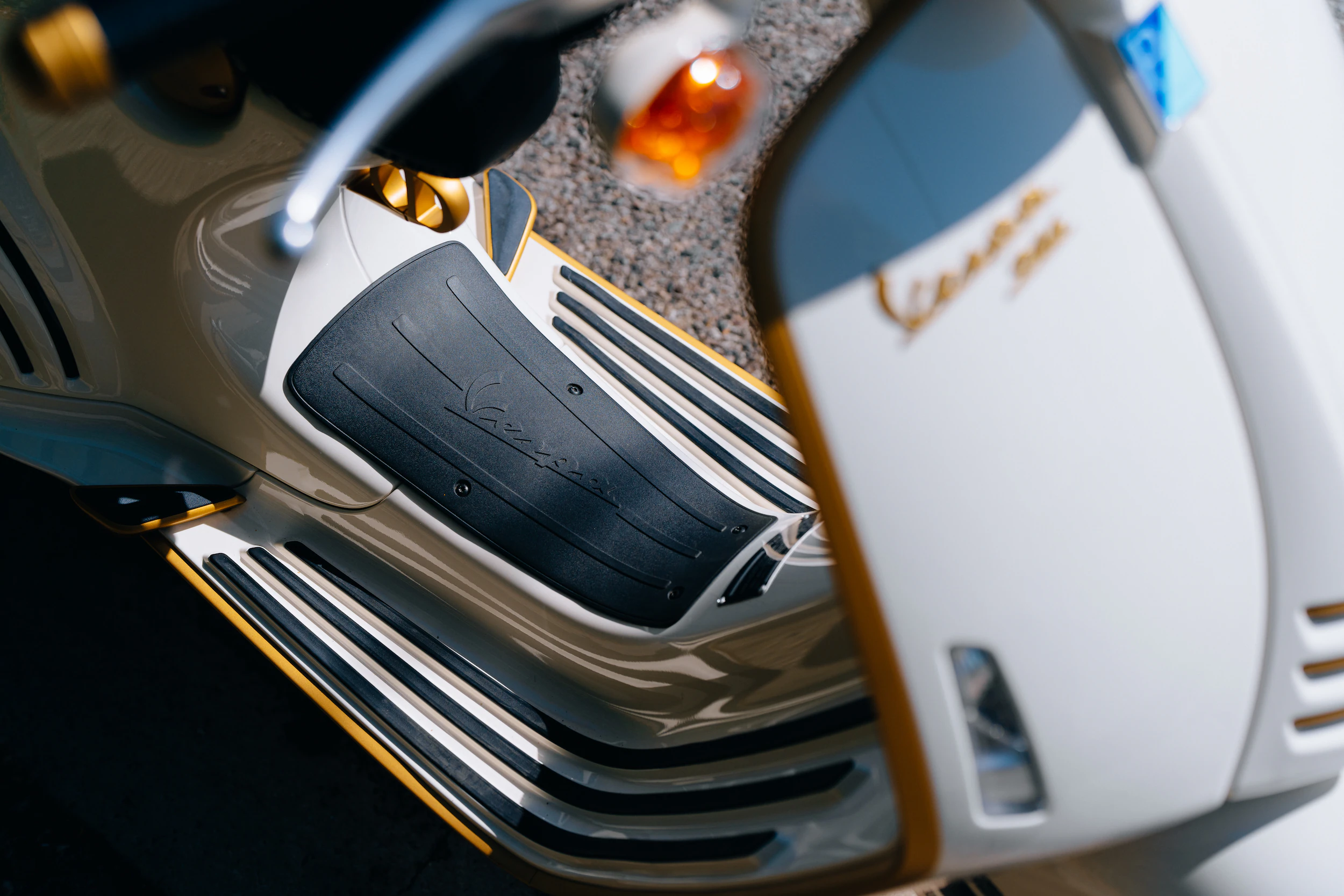 vespa,  vespa 946,  vespa 946 dior,  vespa 946 christian dior,  946 dior,  scooter,  xe tay ga anh 12