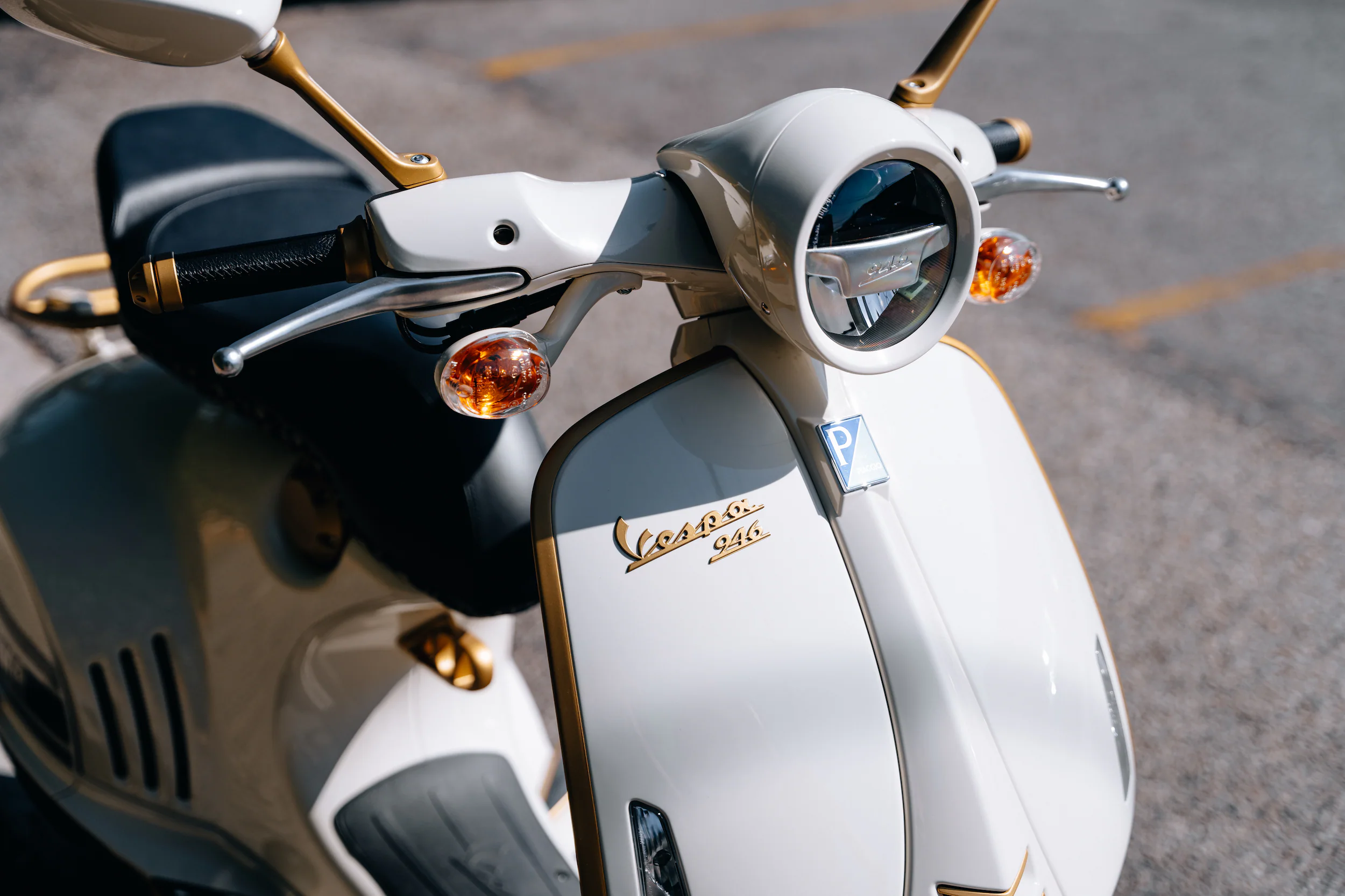 vespa,  vespa 946,  vespa 946 dior,  vespa 946 christian dior,  946 dior,  scooter,  xe tay ga anh 2