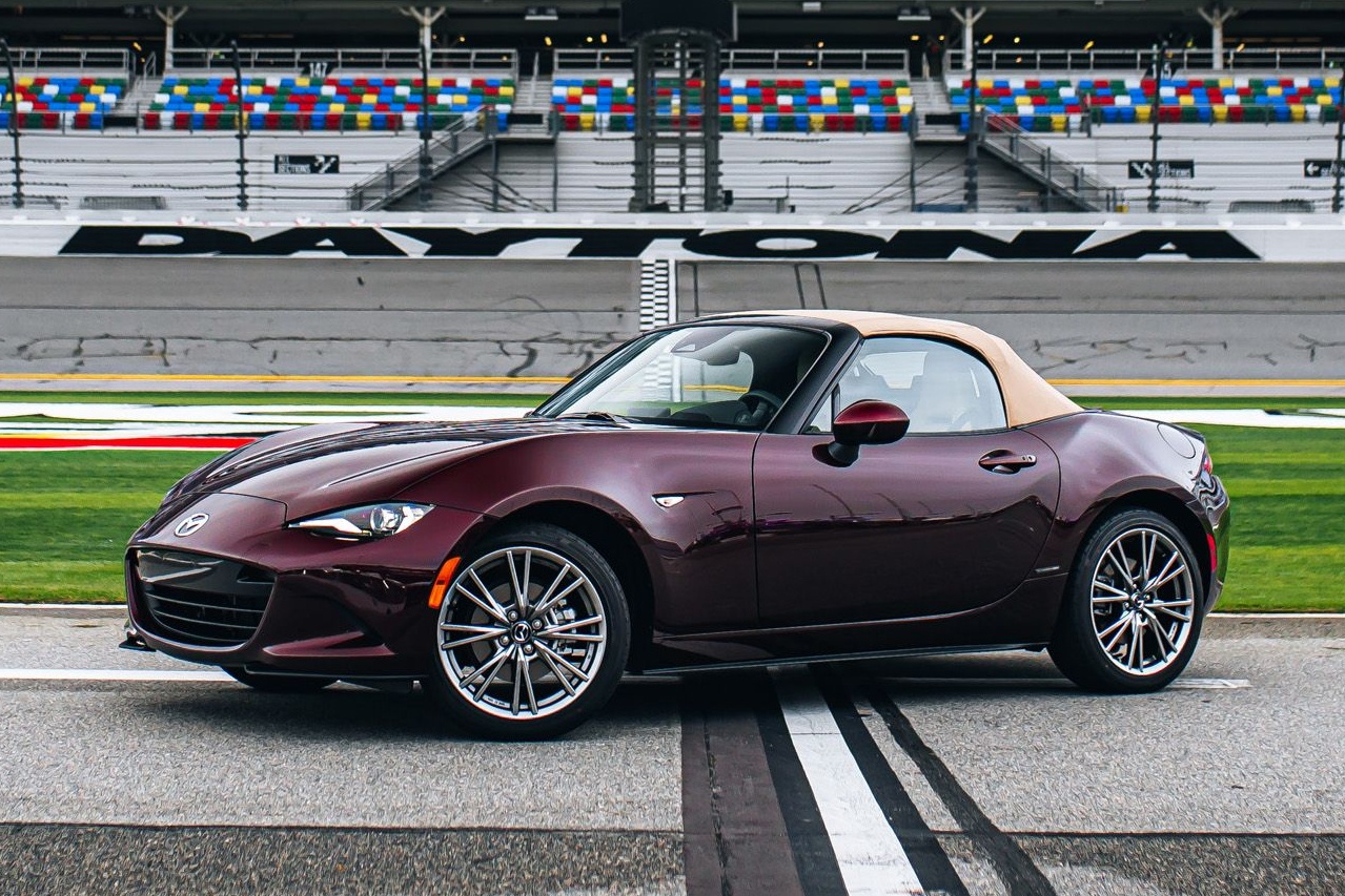 Chi tiet Mazda MX-5 Miata 35th Anniversary Edition gia hon 36.000 USD hinh anh