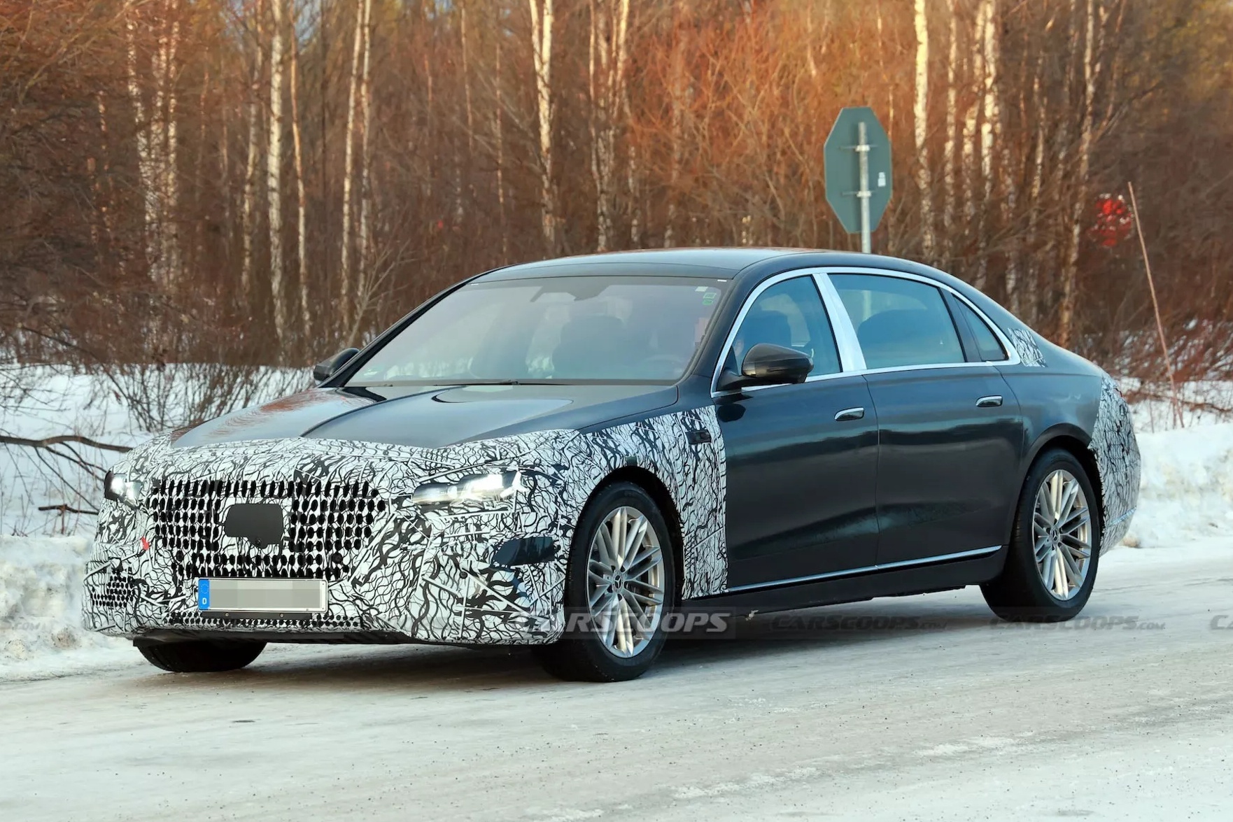 Mercedes-Maybach S-Class moi se co den pha ngoi sao, man hinh 56 inch hinh anh