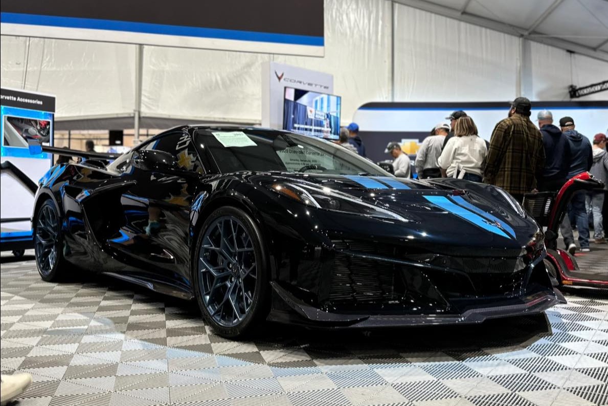 Sieu xe Chevrolet Corvette ZR1 dau tien duoc dau gia 3,7 trieu USD hinh anh